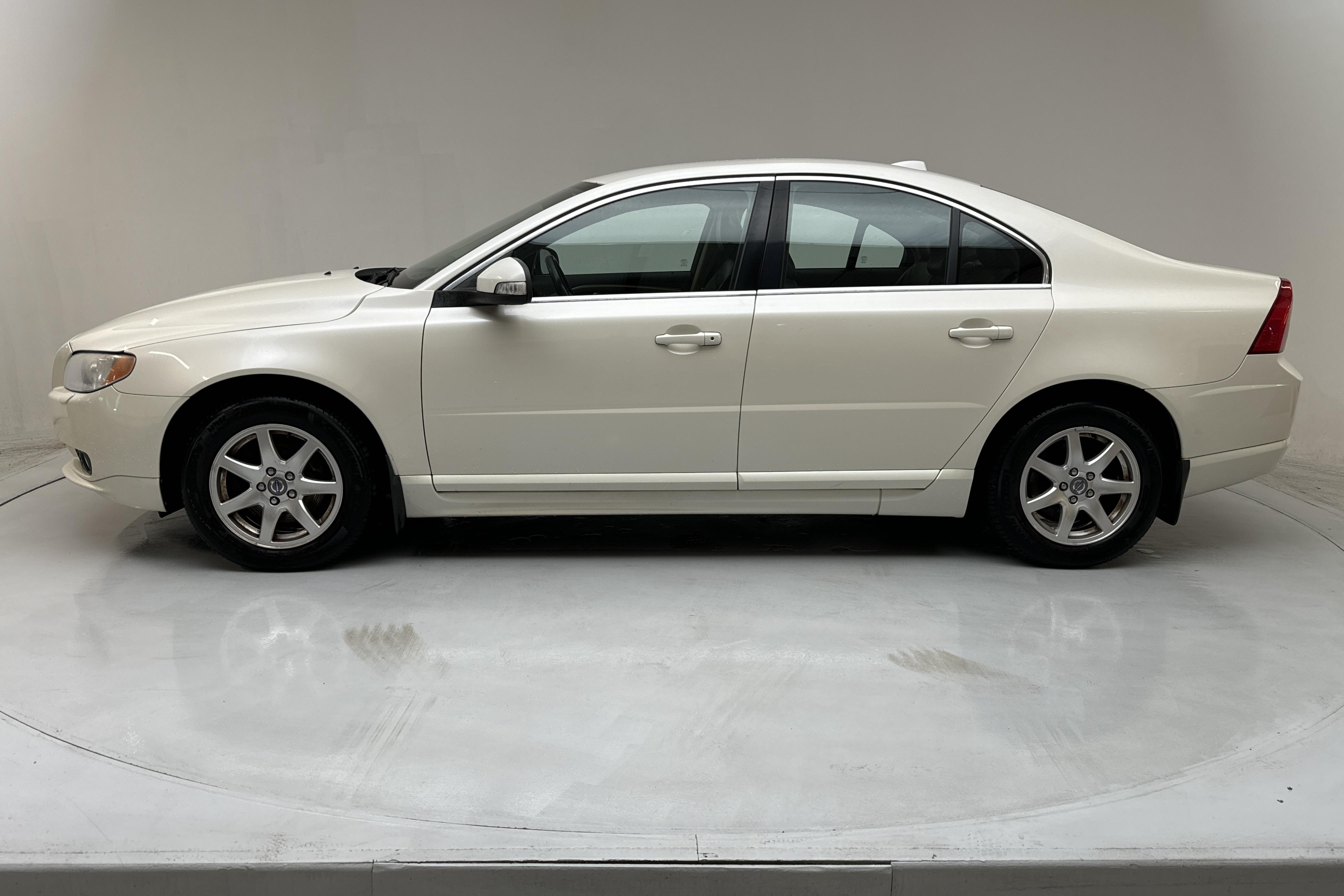 Volvo S80 2.5T (200hk) - 254 930 km - Automaattinen - valkoinen - 2007