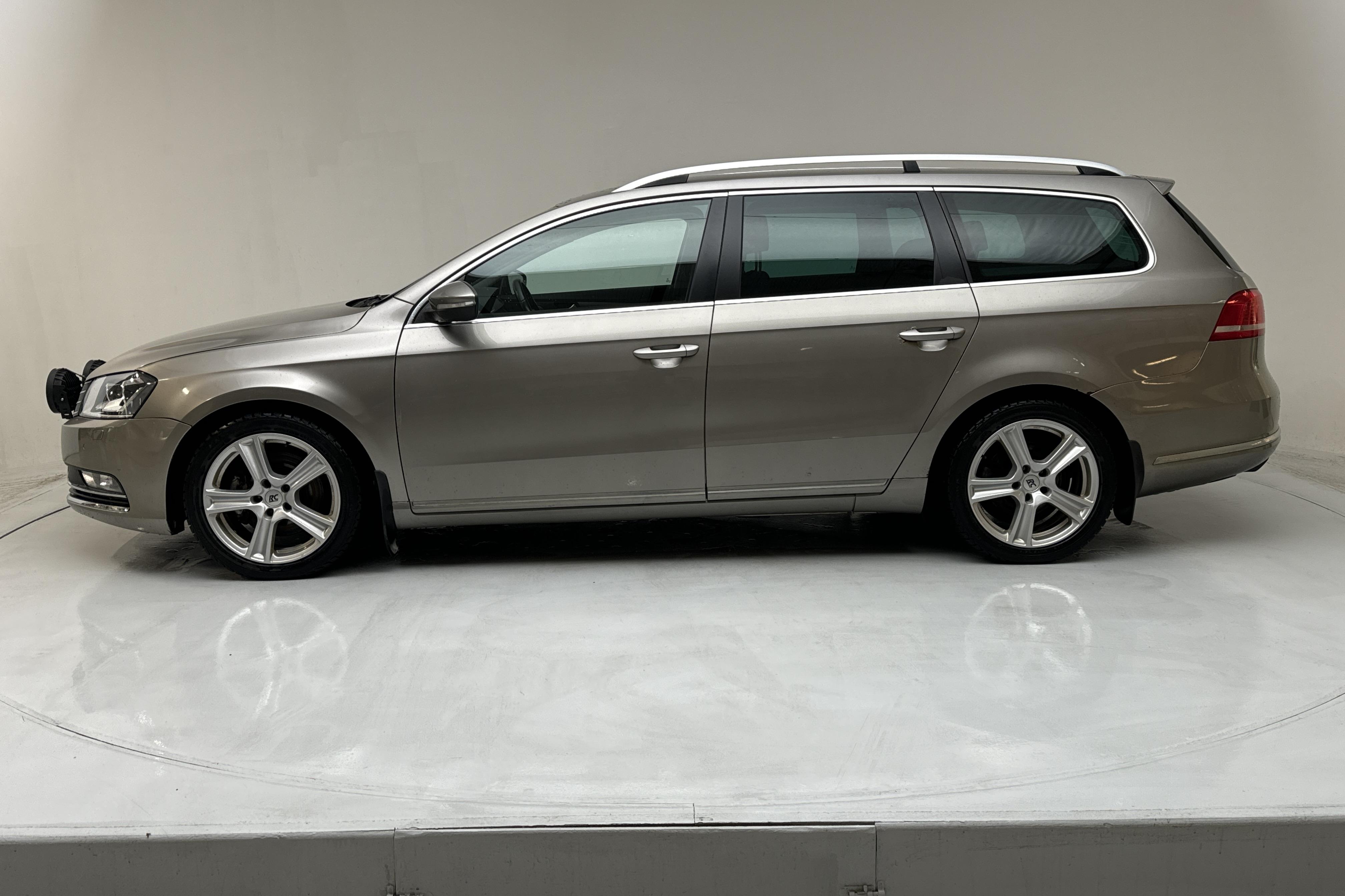 VW Passat 2.0 TDI BlueMotion Technology Variant 4Motion (170hk) - 223 160 km - Automaattinen - Light Brown - 2012