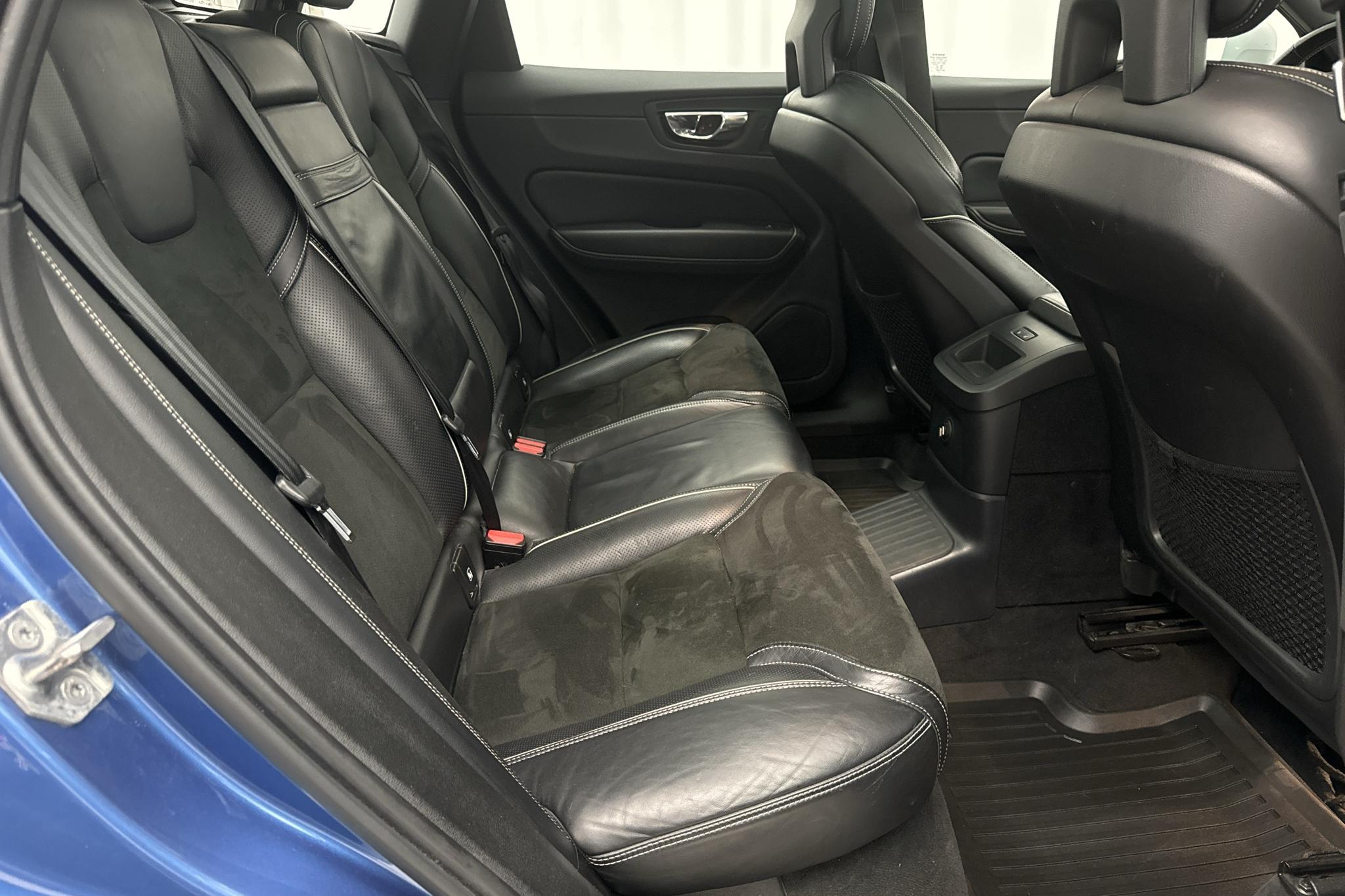 Volvo XC60 T8 AWD Twin Engine (407hk) - 185 140 km - Automatyczna - niebieski - 2018