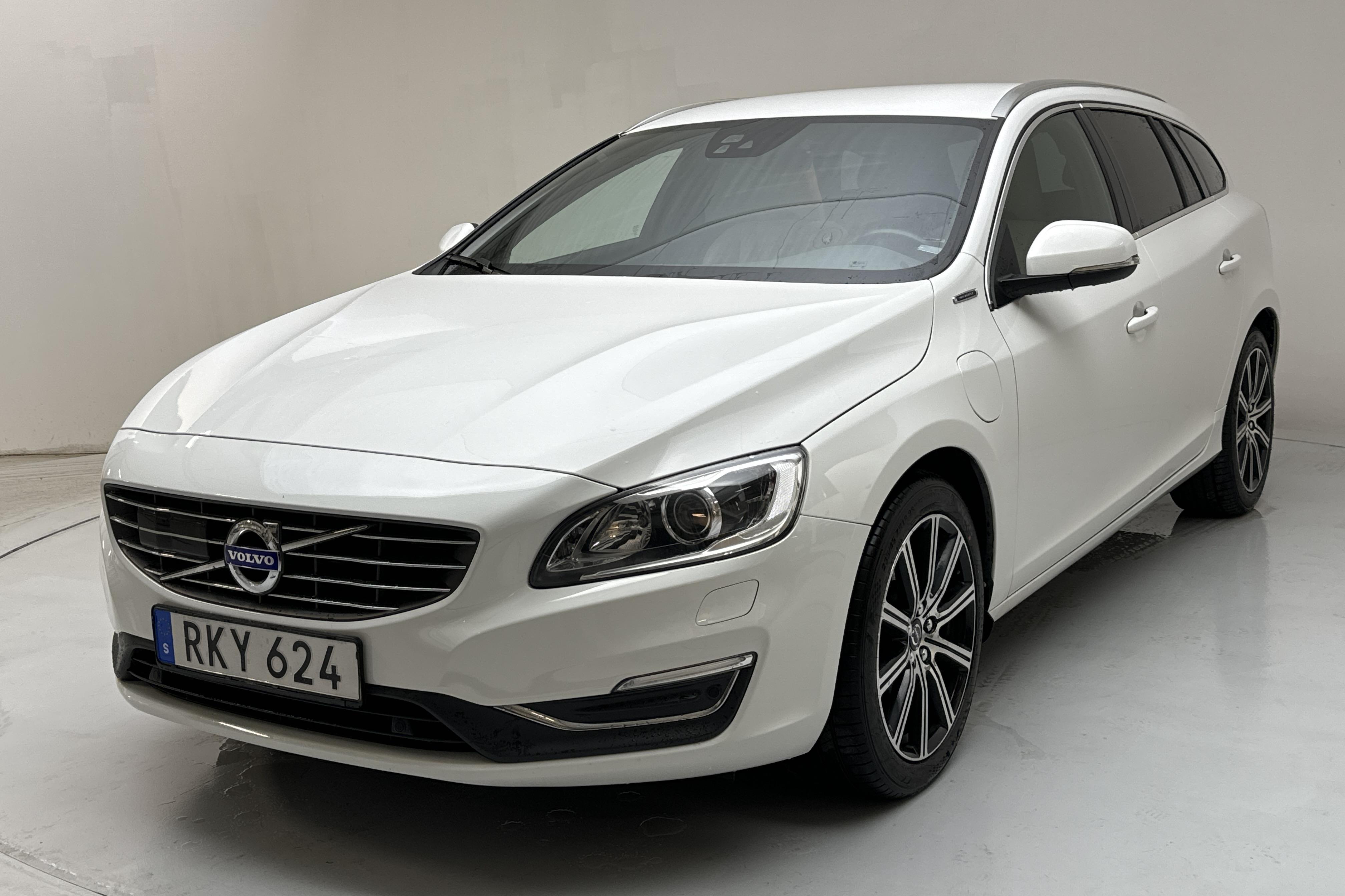 Volvo V60 D5 AWD Twin Engine (163hk) - 116 810 km - Automaatne - valge - 2018