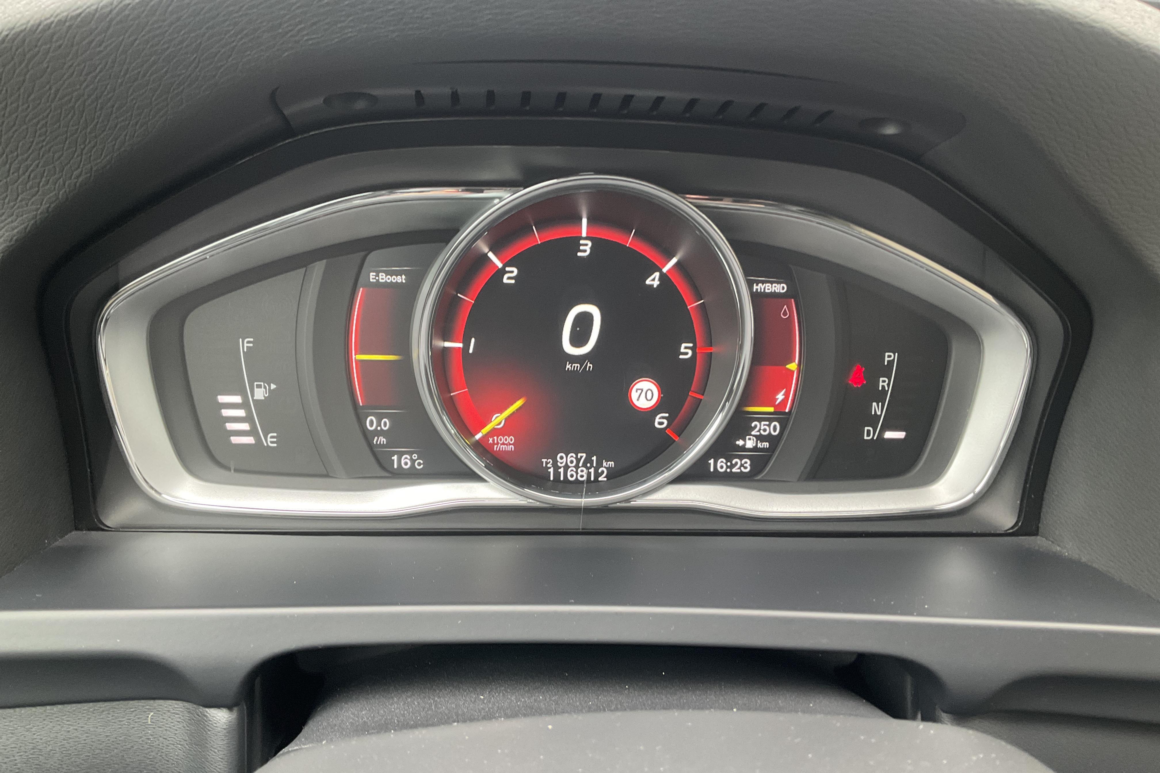 Volvo V60 D5 AWD Twin Engine (163hk) - 116 810 km - Automatyczna - biały - 2018