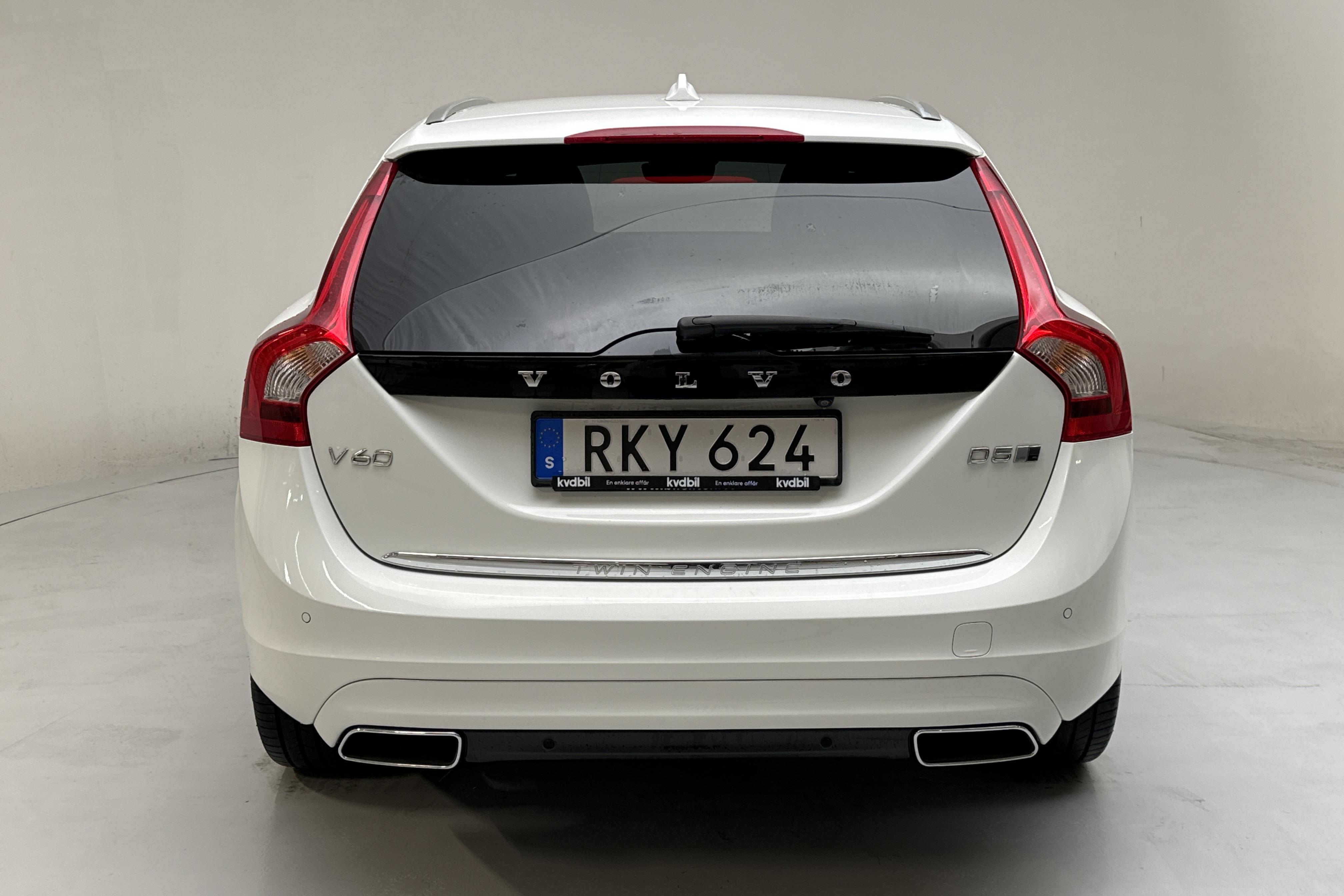 Volvo V60 D5 AWD Twin Engine (163hk) - 116 810 km - Automatyczna - biały - 2018