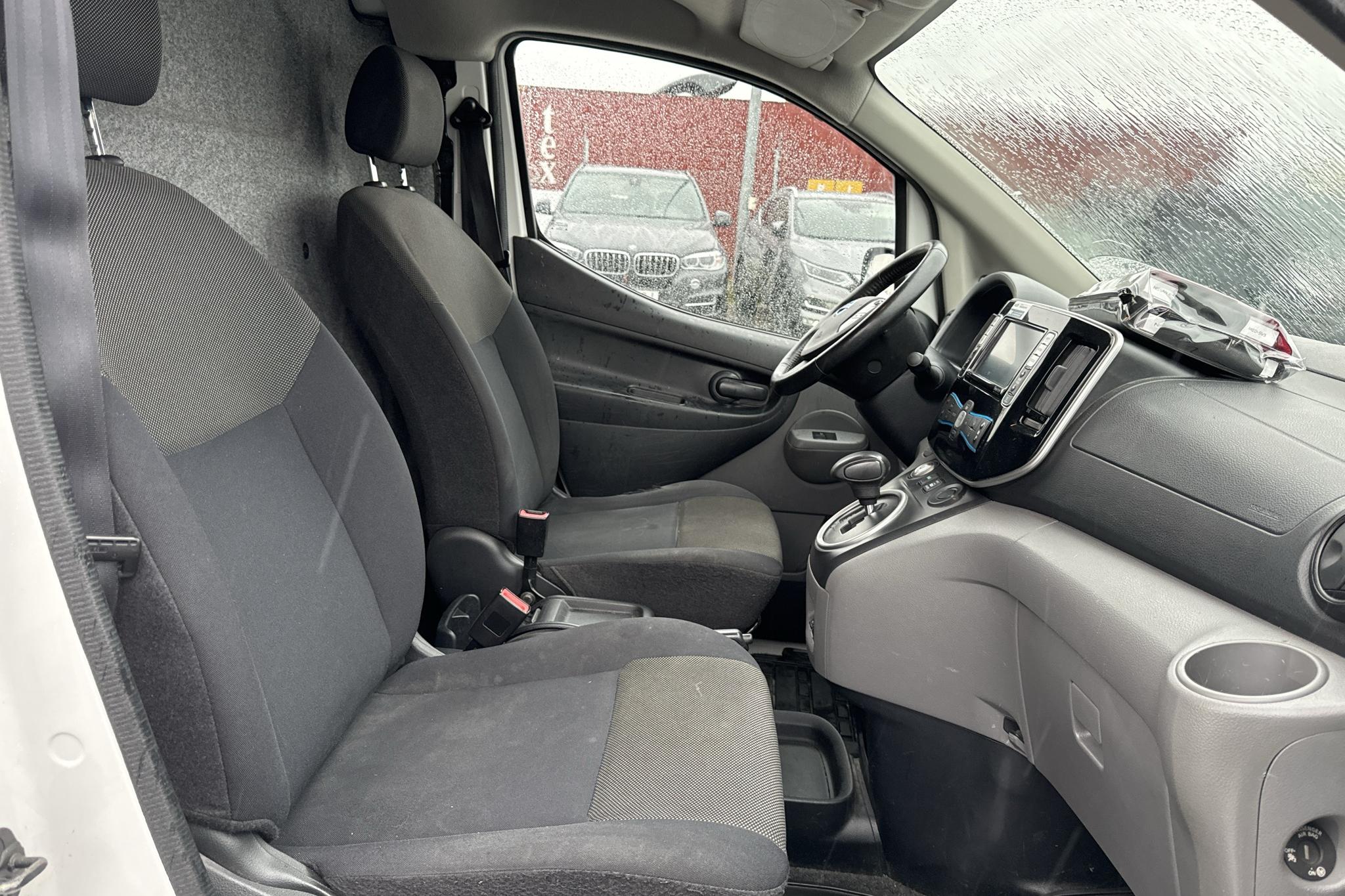 Nissan e-NV200 40,0 kWh (109hk) - 106 420 km - Automaatne - valge - 2018