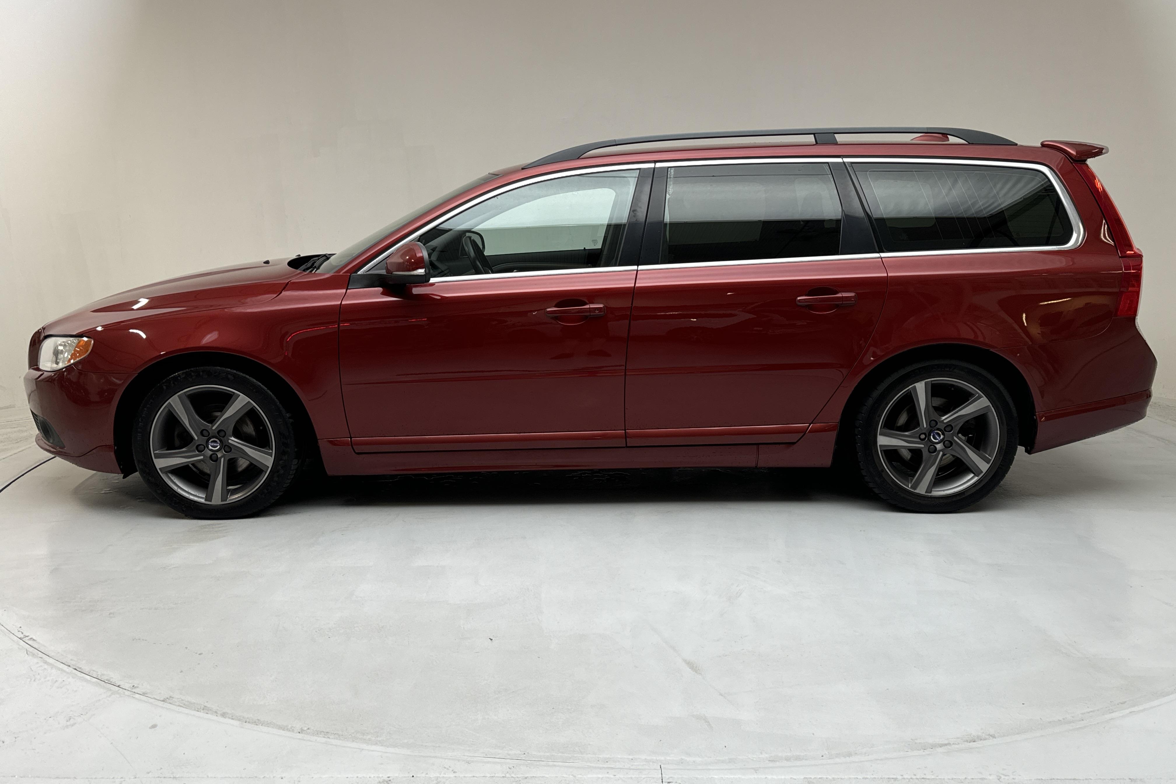 Volvo V70 II 1.6D DRIVe (115hk) - 234 820 km - Käsitsi - punane - 2012