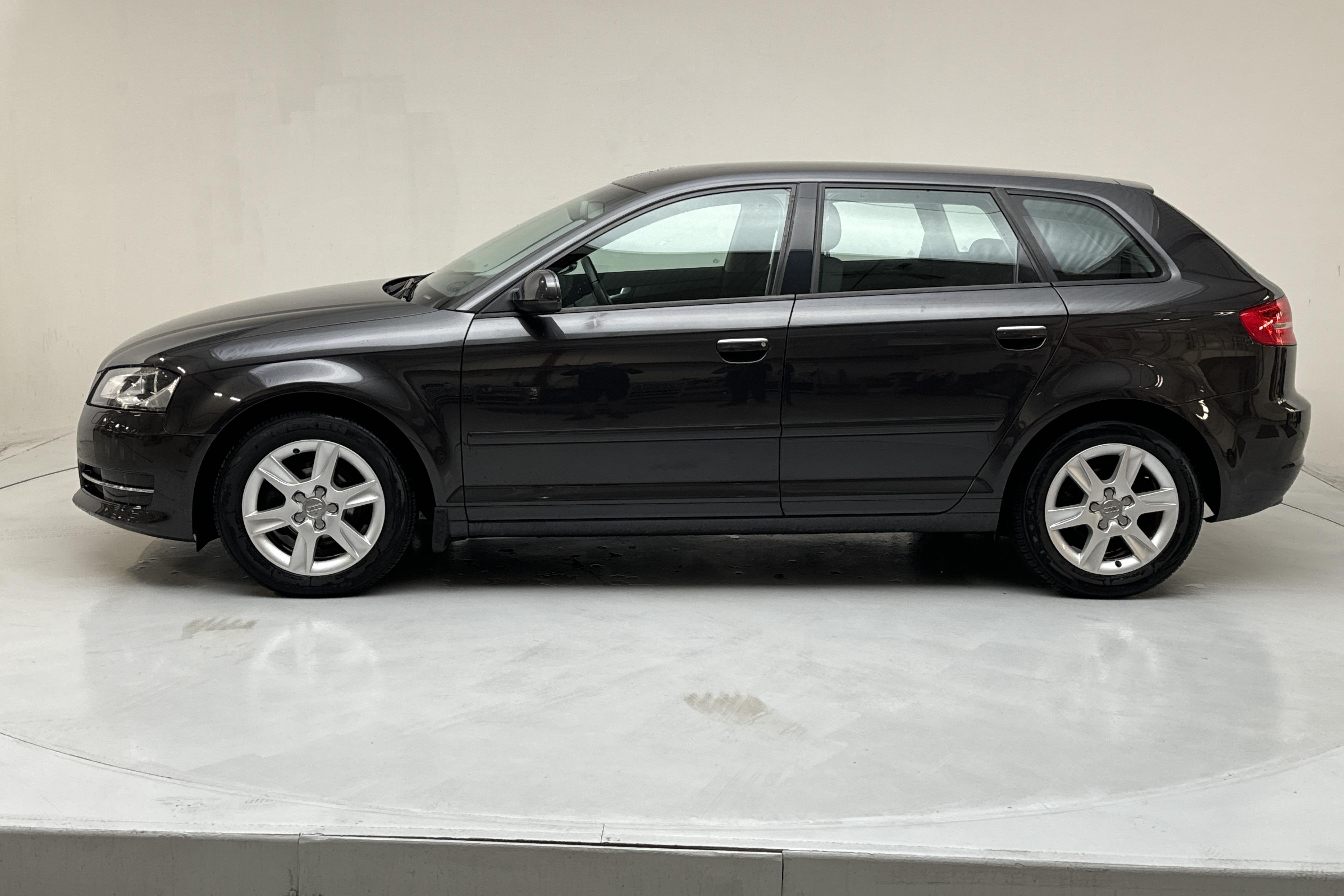 Audi A3 1.6 TDI Sportback (105hk) - 111 000 km - Manualna - szary - 2013