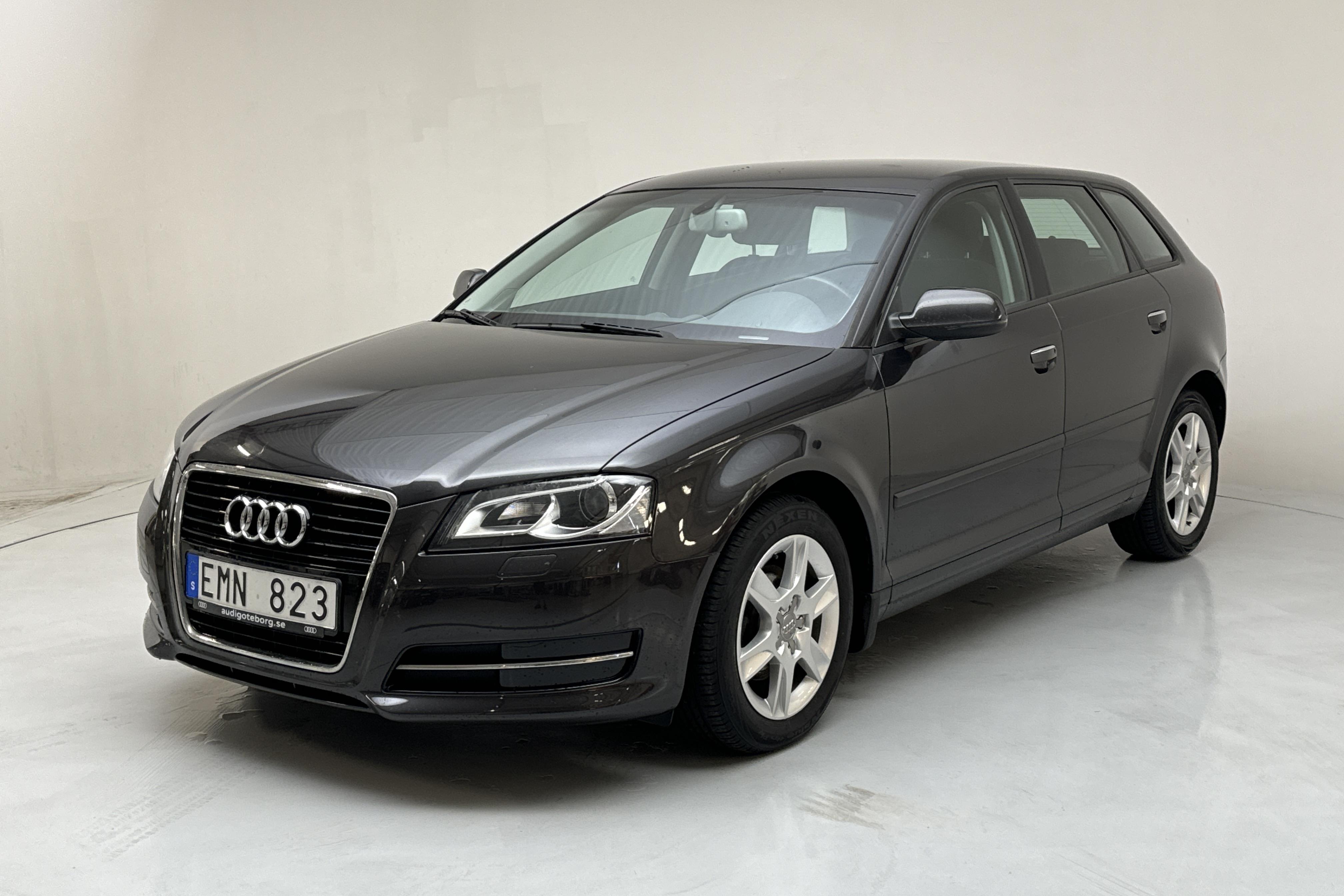 Audi A3 1.6 TDI Sportback (105hk) - 111 000 km - Manual - gray - 2013