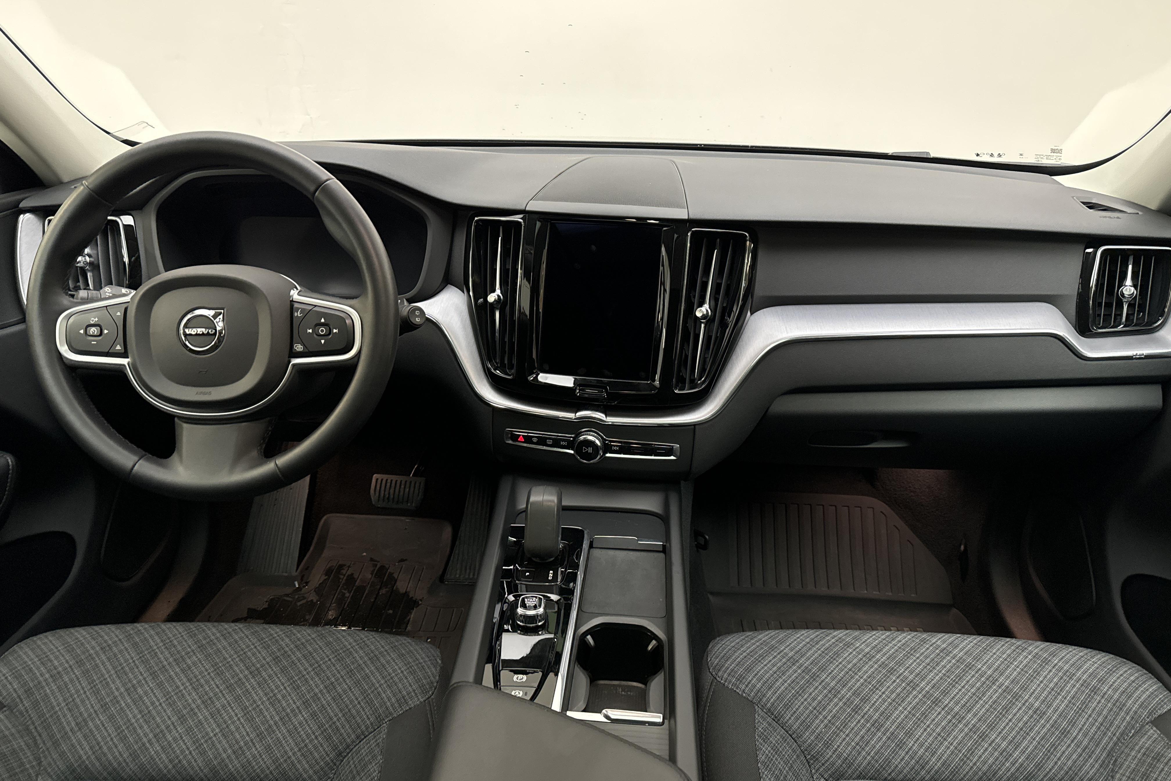 Volvo XC60 T6 AWD Recharge (340hk) - 3 225 mil - Automat - svart - 2022