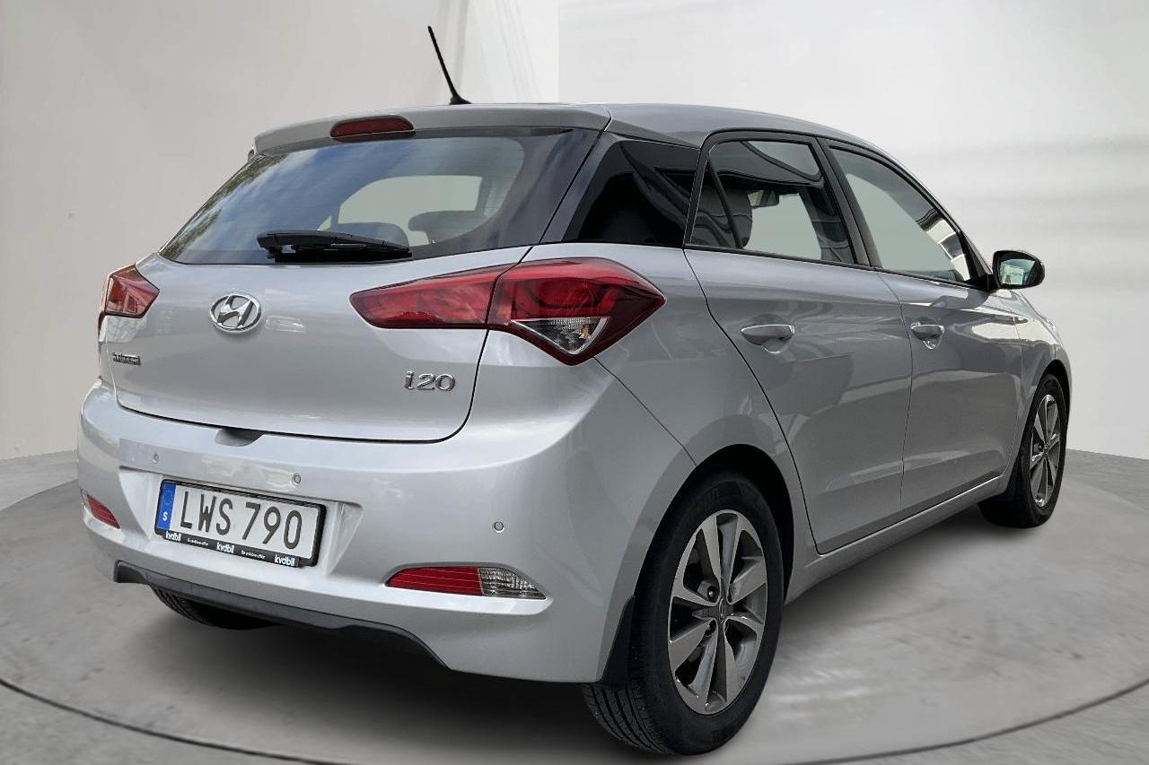 Hyundai i20 1.4 (100hk) - 109 870 km - Manualna - srebro - 2016