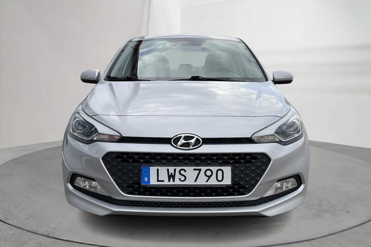 Hyundai i20 1.4 (100hk) - 109 870 km - Manualna - srebro - 2016