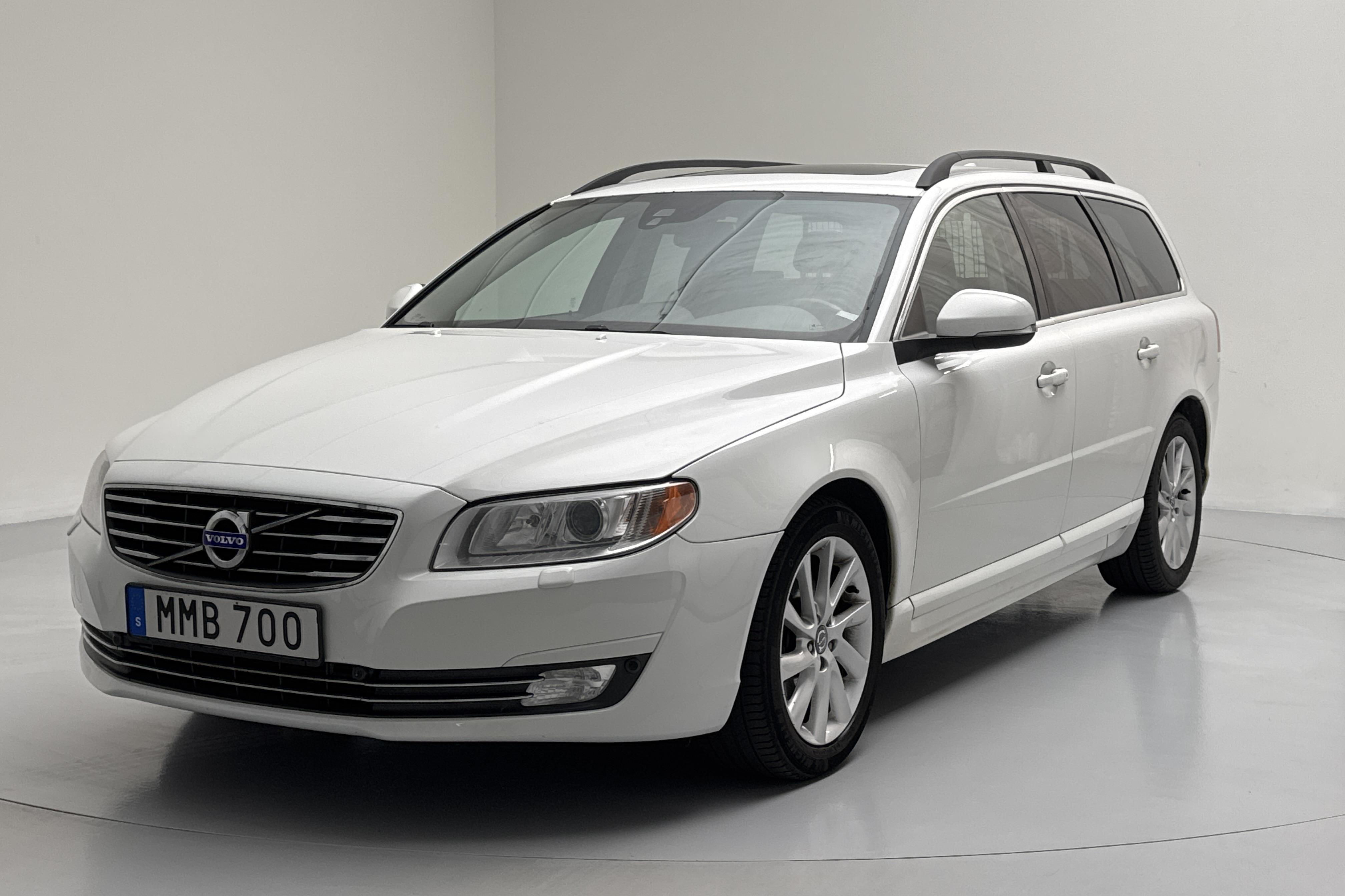 Volvo V70 II D4 (181hk) - 246 630 km - Manuaalinen - valkoinen - 2014