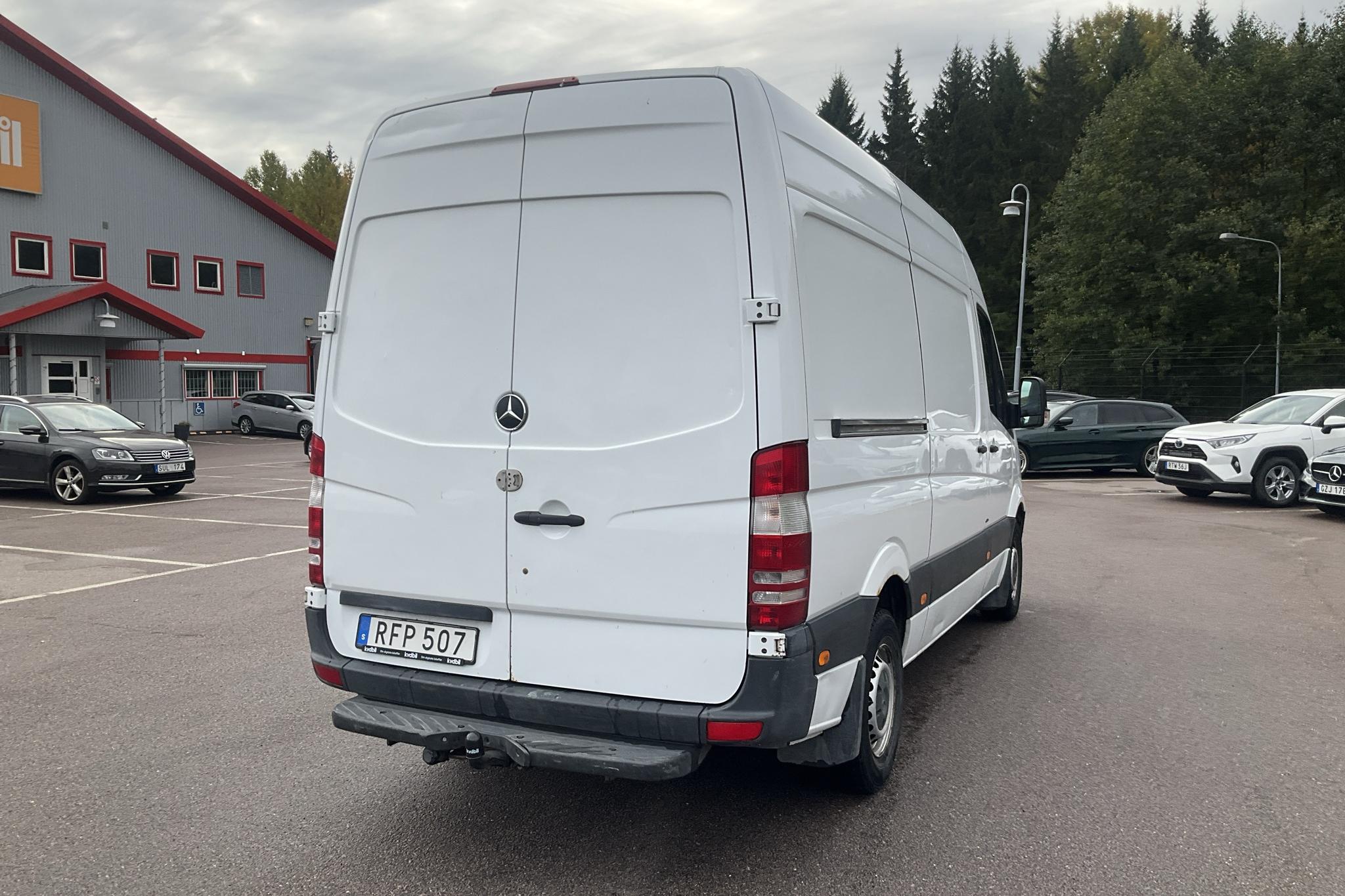 Mercedes Sprinter 211 CDI (114hk) - 261 390 km - Automaatne - valge - 2016