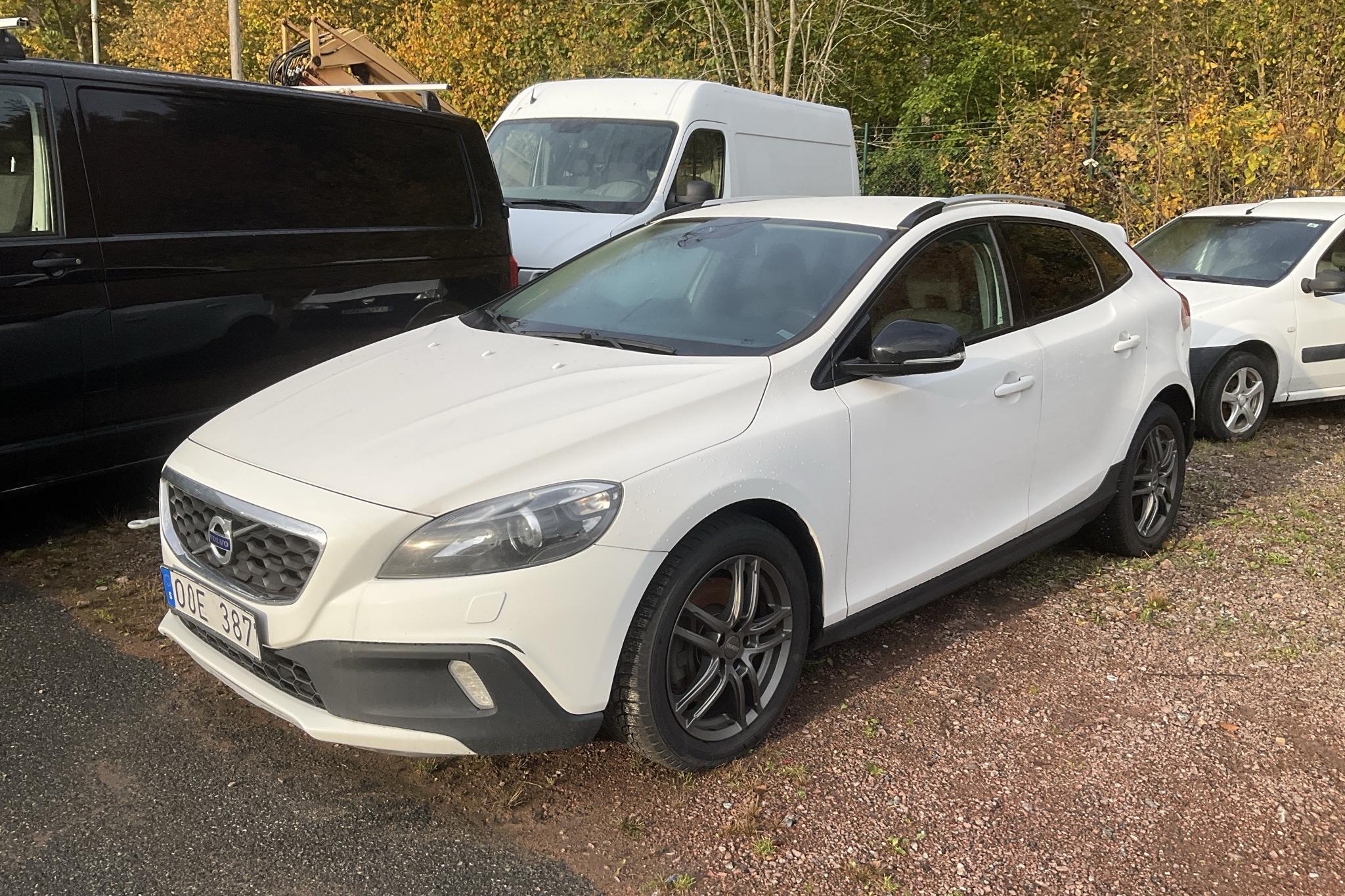 Volvo V40 Cross Country D4 (177hk) - 24 969 mil - Automat - vit - 2014