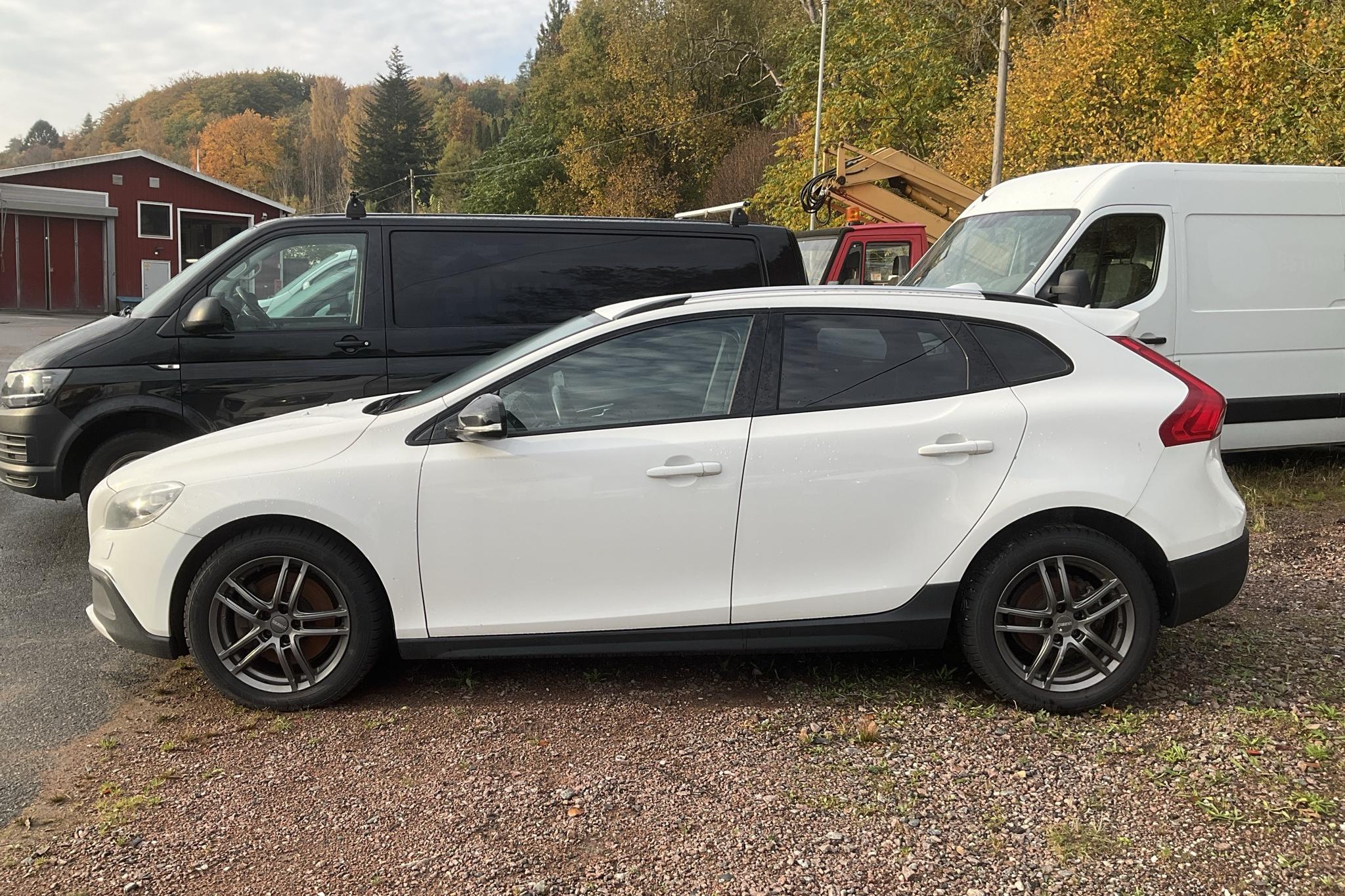 Volvo V40 Cross Country D4 (177hk) - 24 969 mil - Automat - vit - 2014