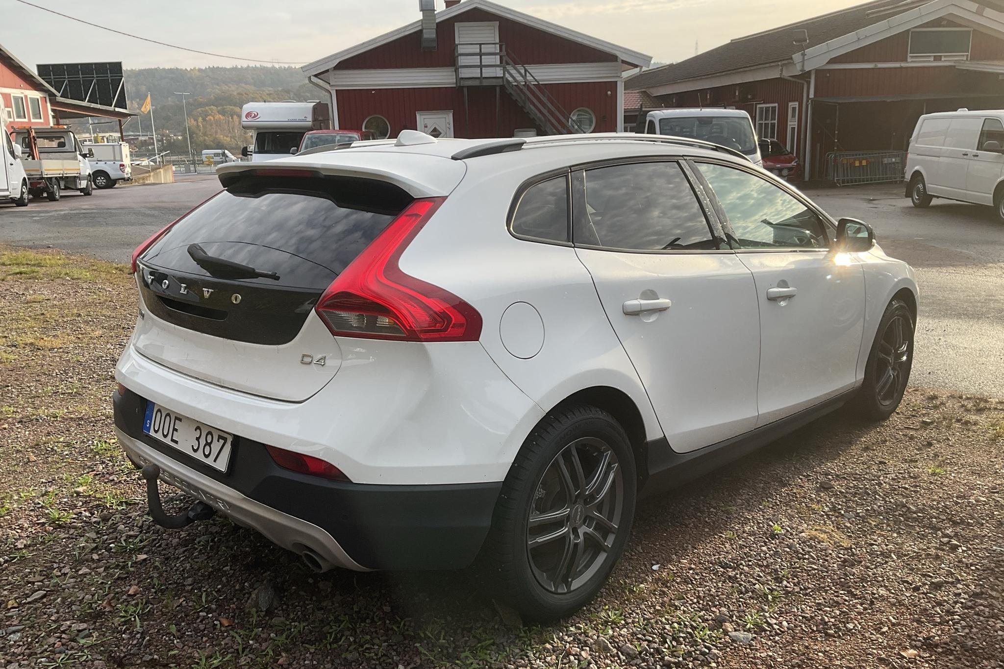 Volvo V40 Cross Country D4 (177hk) - 249 690 km - Automaattinen - valkoinen - 2014