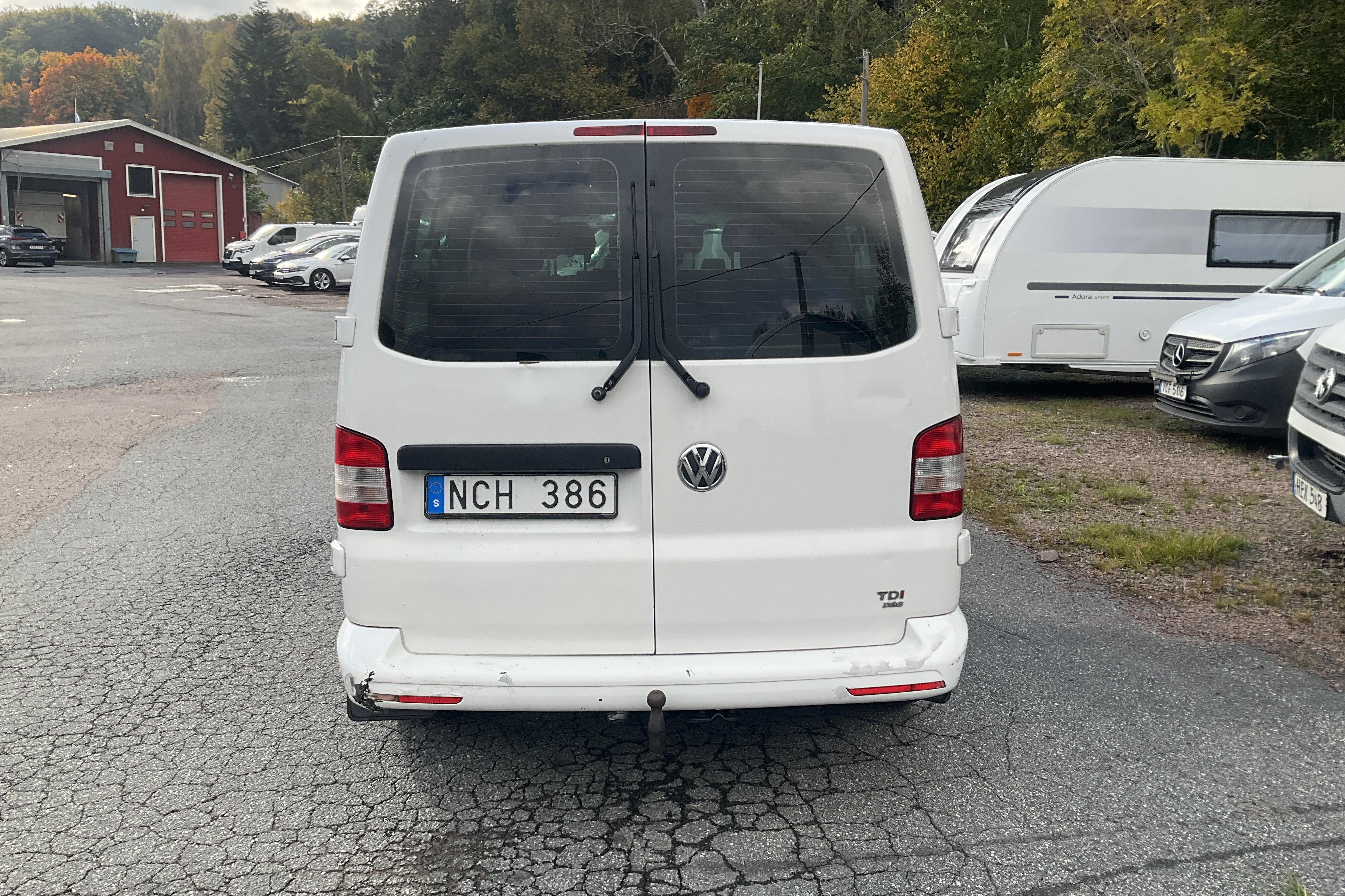 VW Caravelle T5 2.0 TDI (140hk) - 271 820 km - Automatic - white - 2013