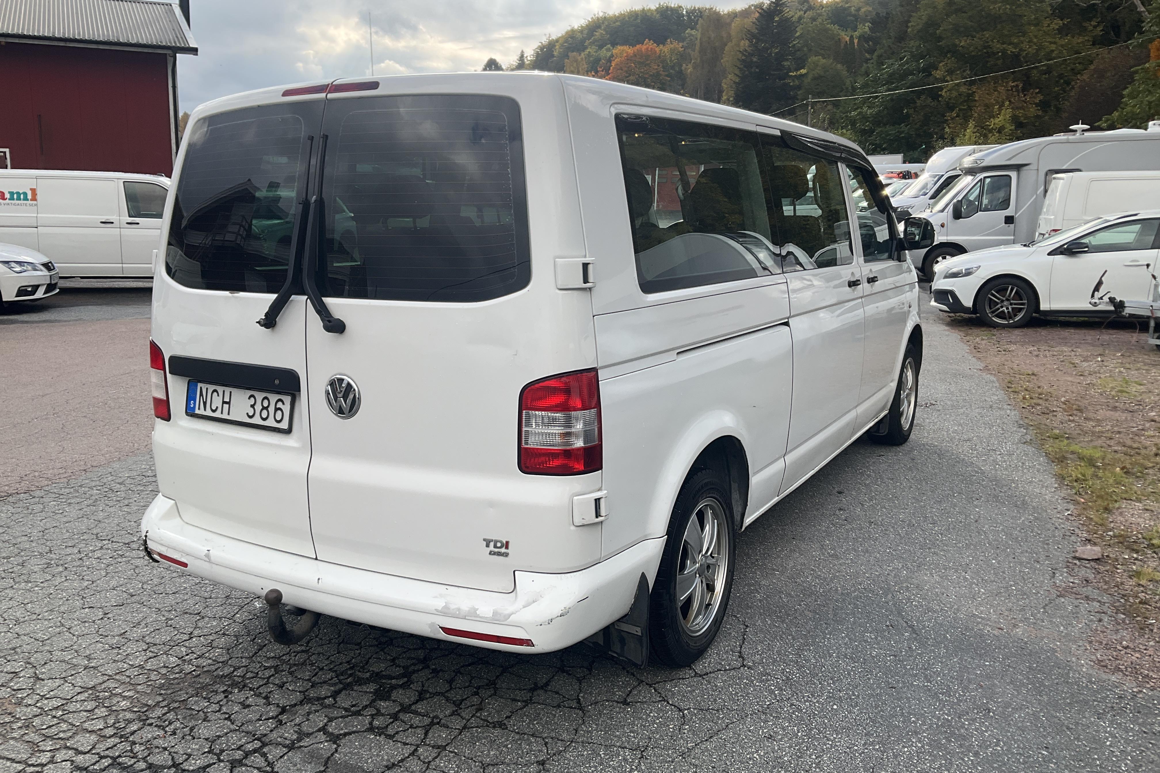 VW Caravelle T5 2.0 TDI (140hk) - 271 820 km - Automatic - white - 2013