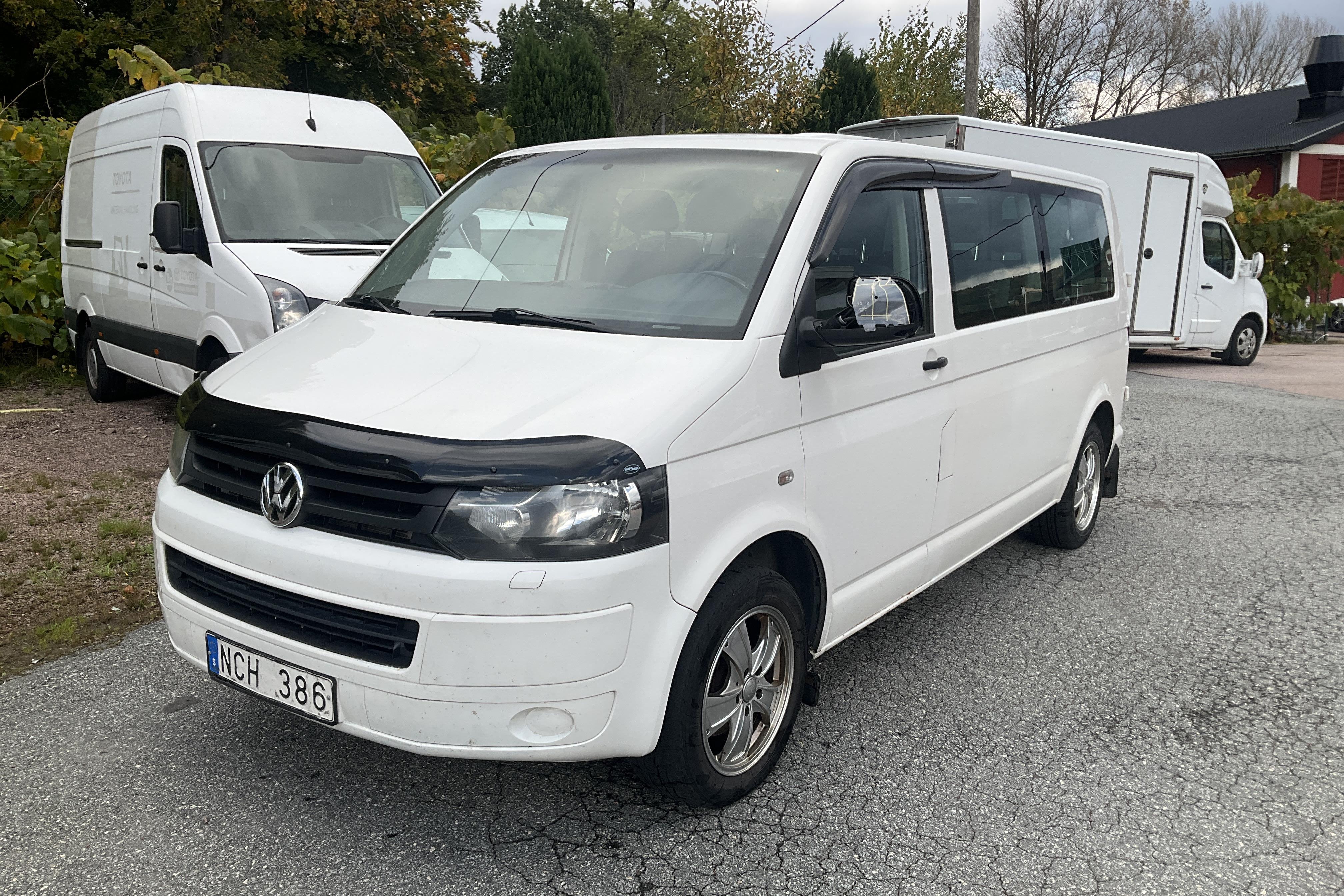 VW Caravelle T5 2.0 TDI (140hk) - 271 820 km - Automatic - white - 2013