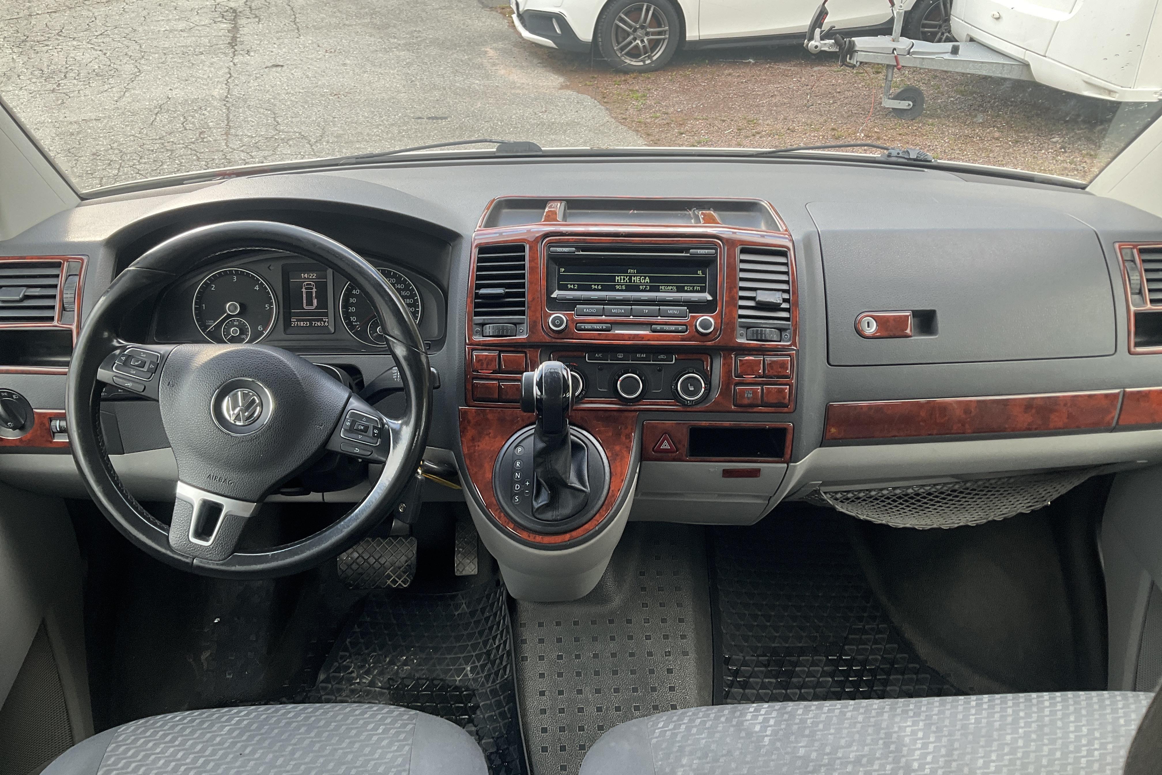 VW Caravelle T5 2.0 TDI (140hk) - 271 820 km - Automatic - white - 2013