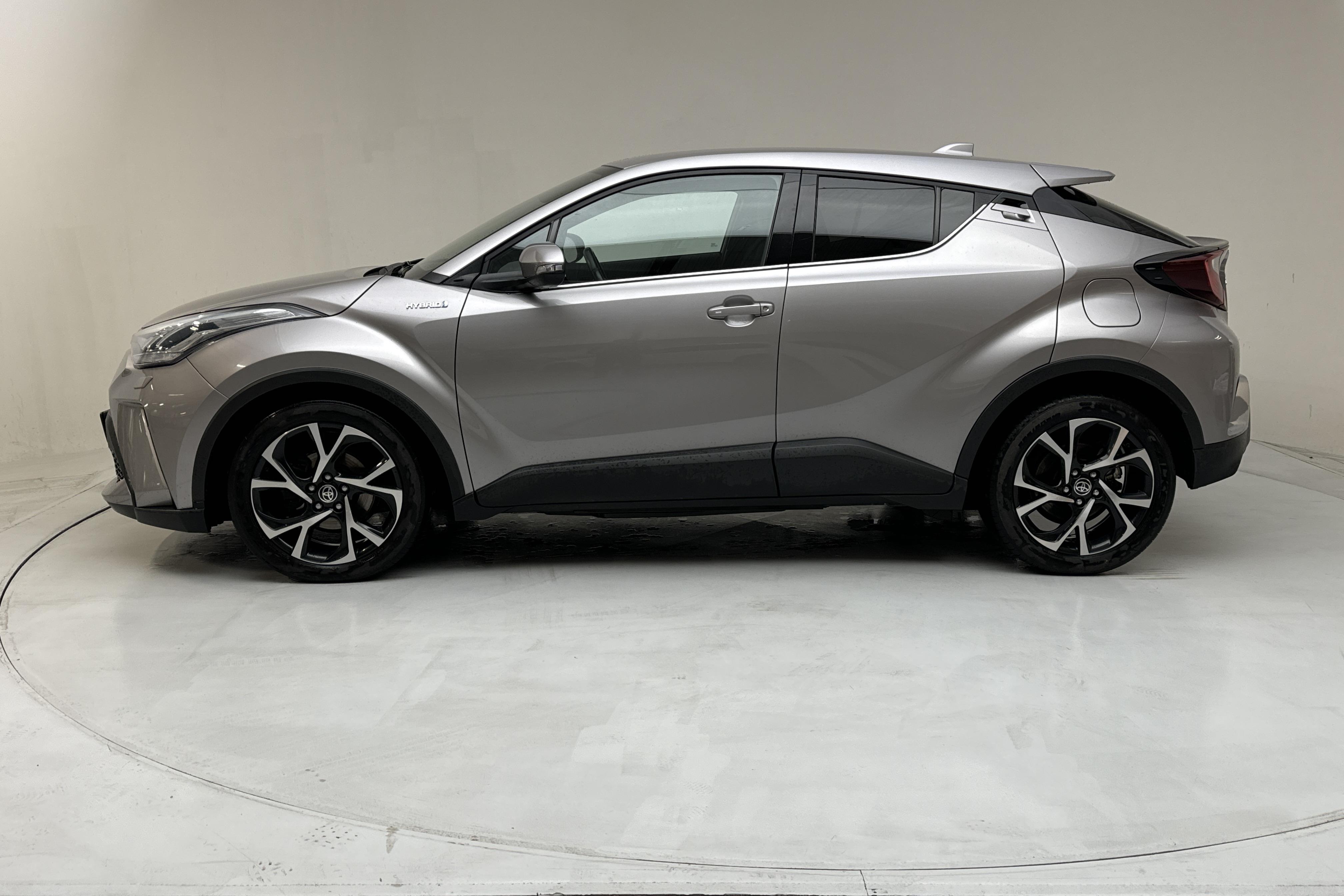 Toyota C-HR 1.8 HSD (122hk) - 105 220 km - Automaatne - Dark Grey - 2021