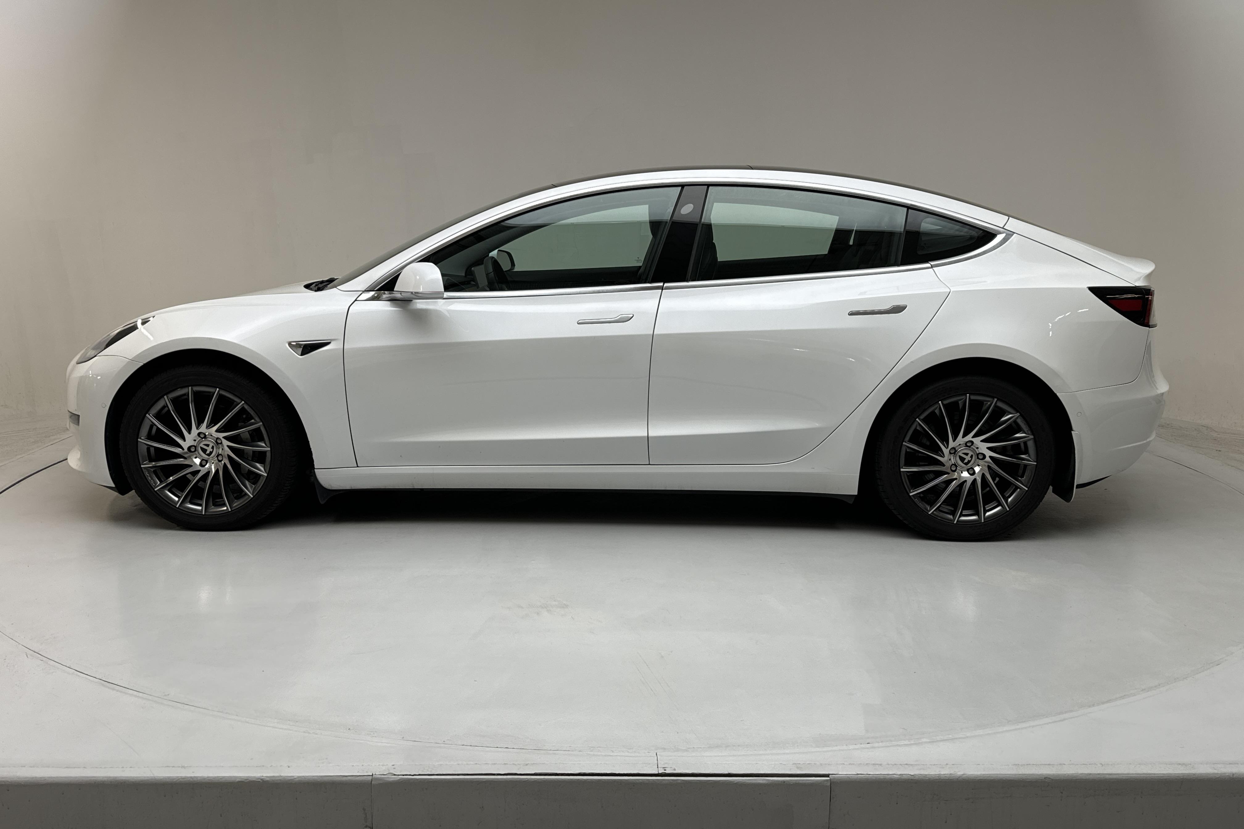 Tesla Model 3 Long Range Dual Motor AWD - 139 980 km - Automatic - white - 2020