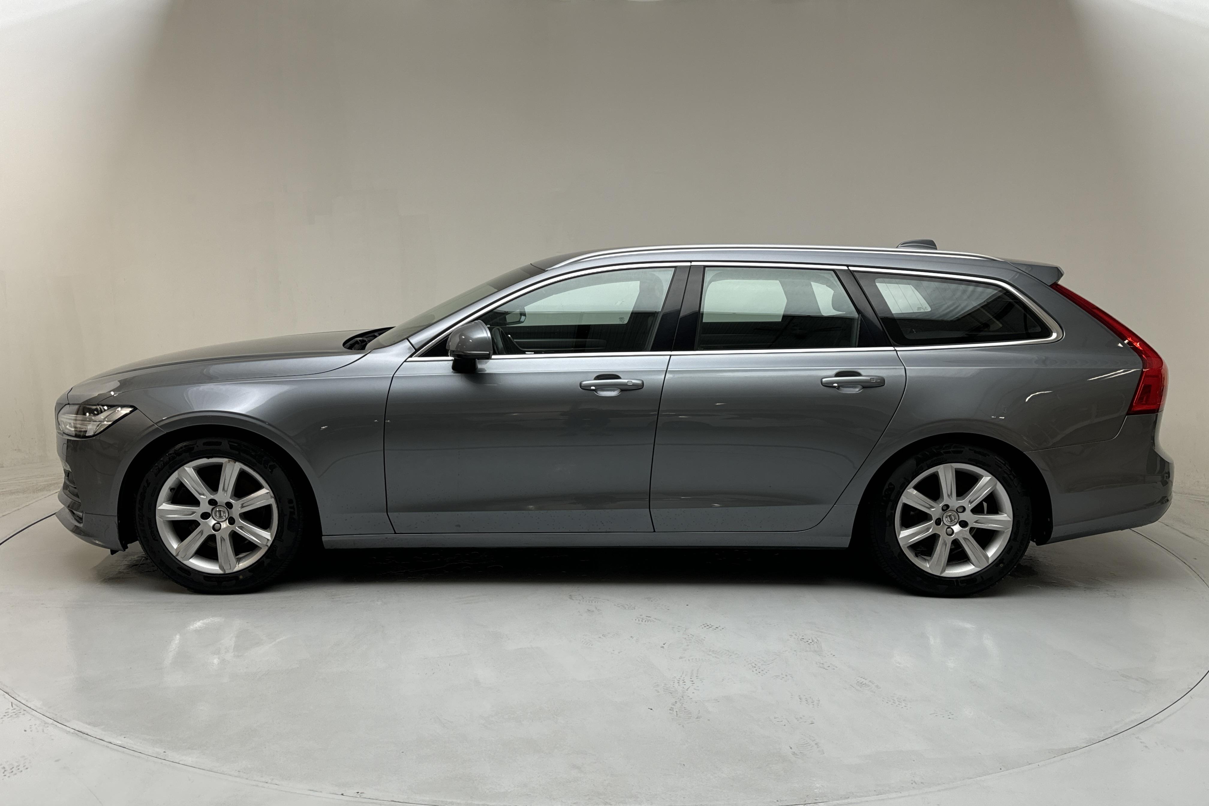 Volvo V90 D3 (150hk) - 111 480 km - Manualna - szary - 2017