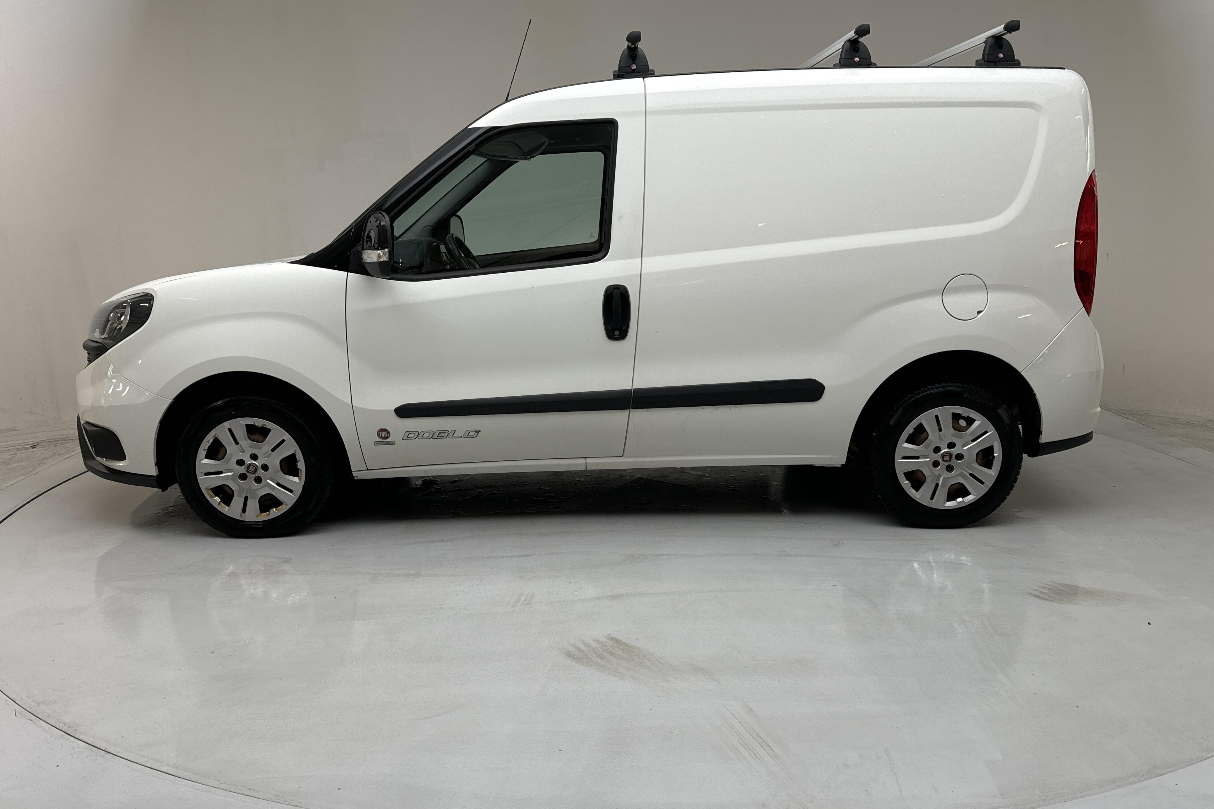 Fiat Doblo Cargo 1.6 MJT (105hk) - 125 980 km - Manual - white - 2018