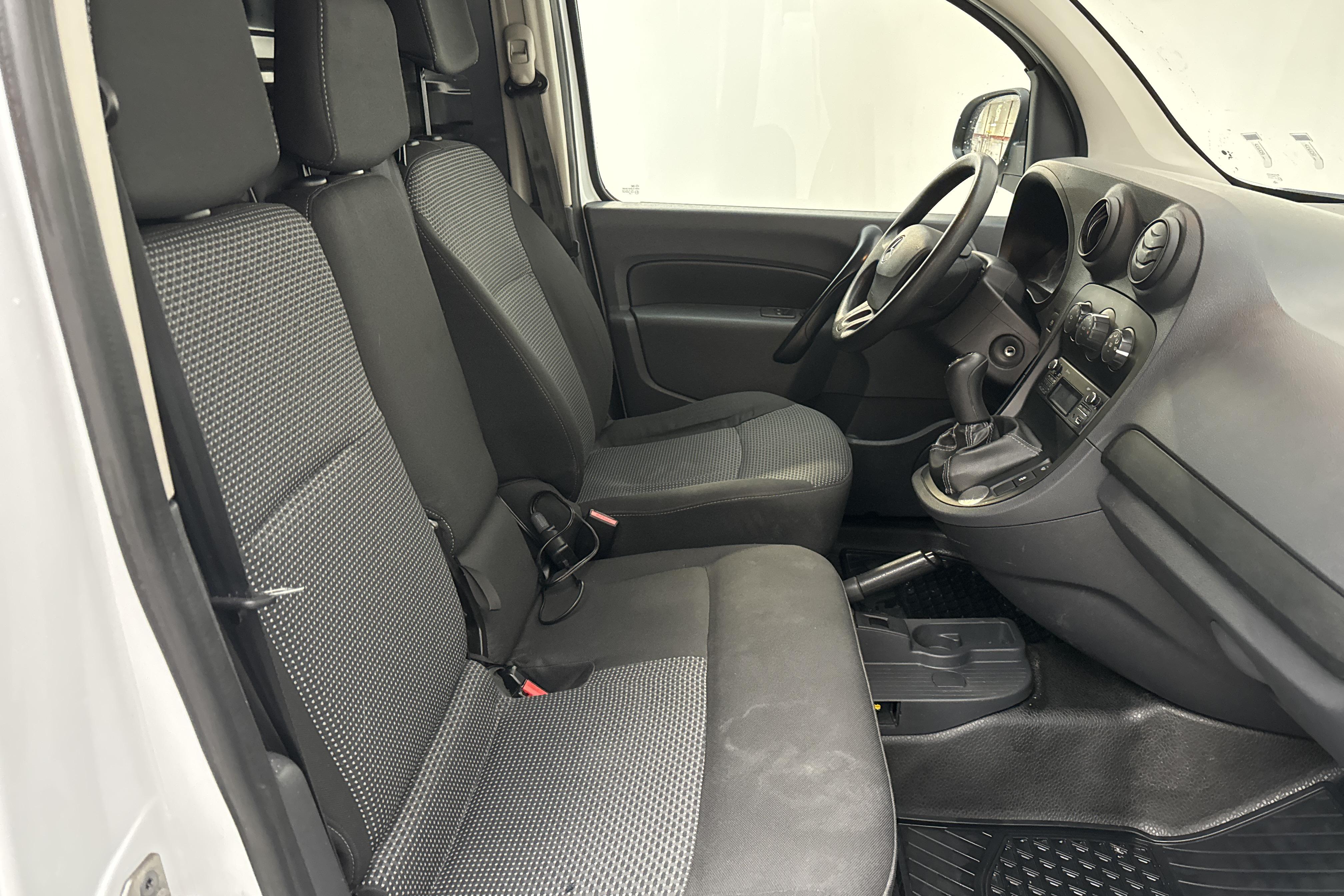 Mercedes Citan 109 1.5 CDI (90hk) - 178 430 km - Käsitsi - valge - 2019