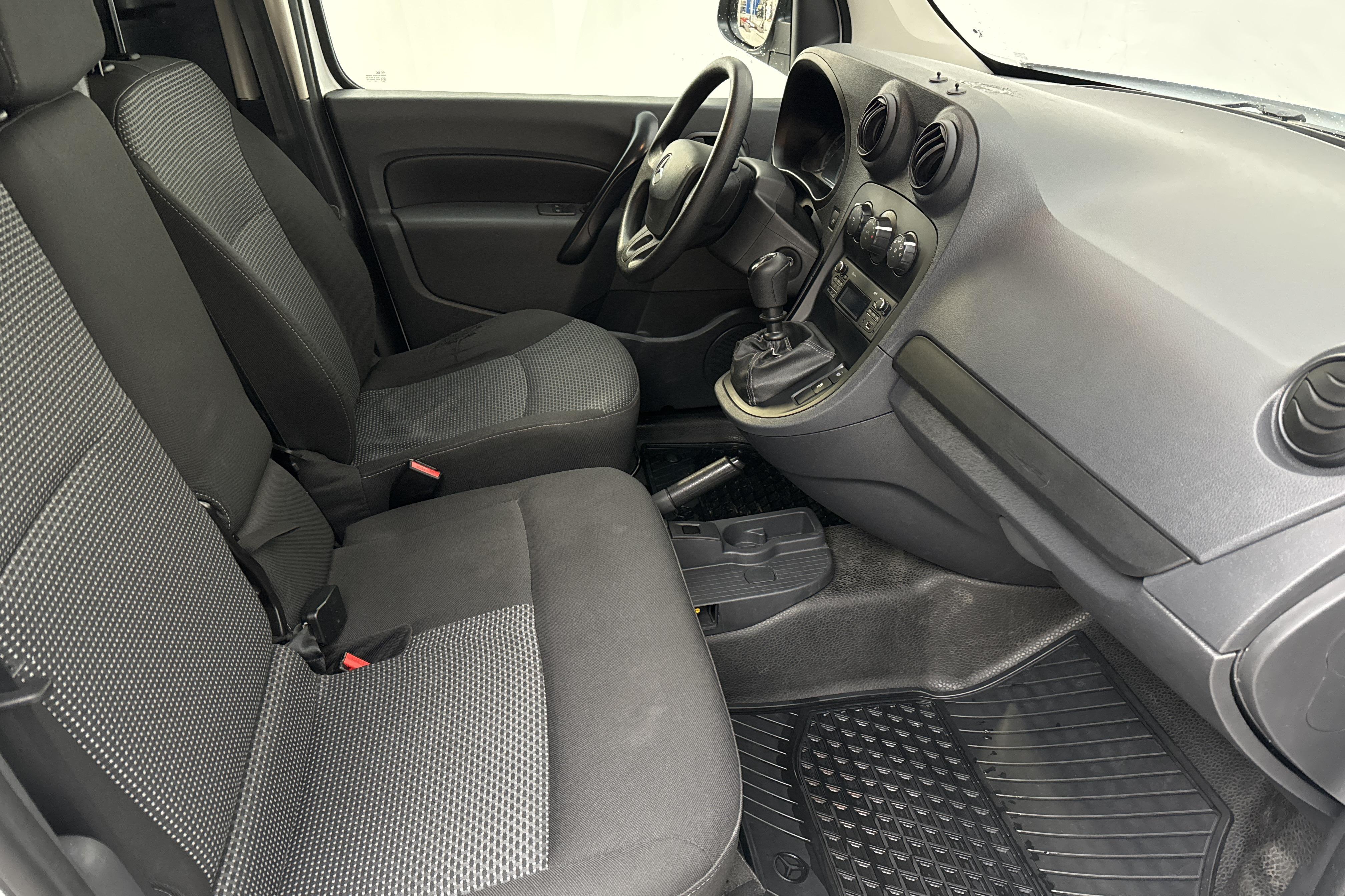 Mercedes Citan 110 1.5 CDI (95hk) - 160 800 km - Käsitsi - valge - 2020