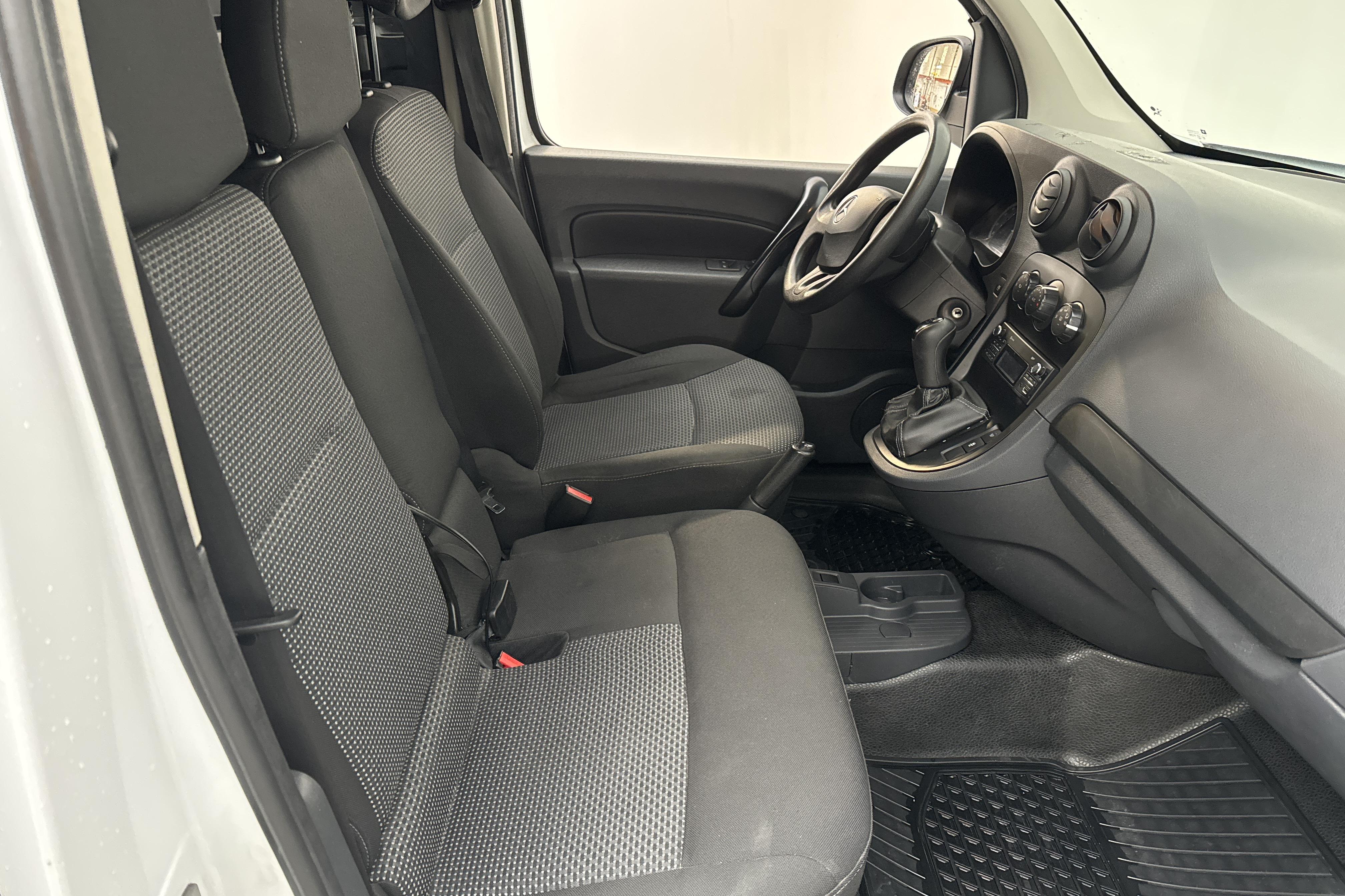 Mercedes Citan 109 1.5 CDI (90hk) - 202 900 km - Manualna - biały - 2019