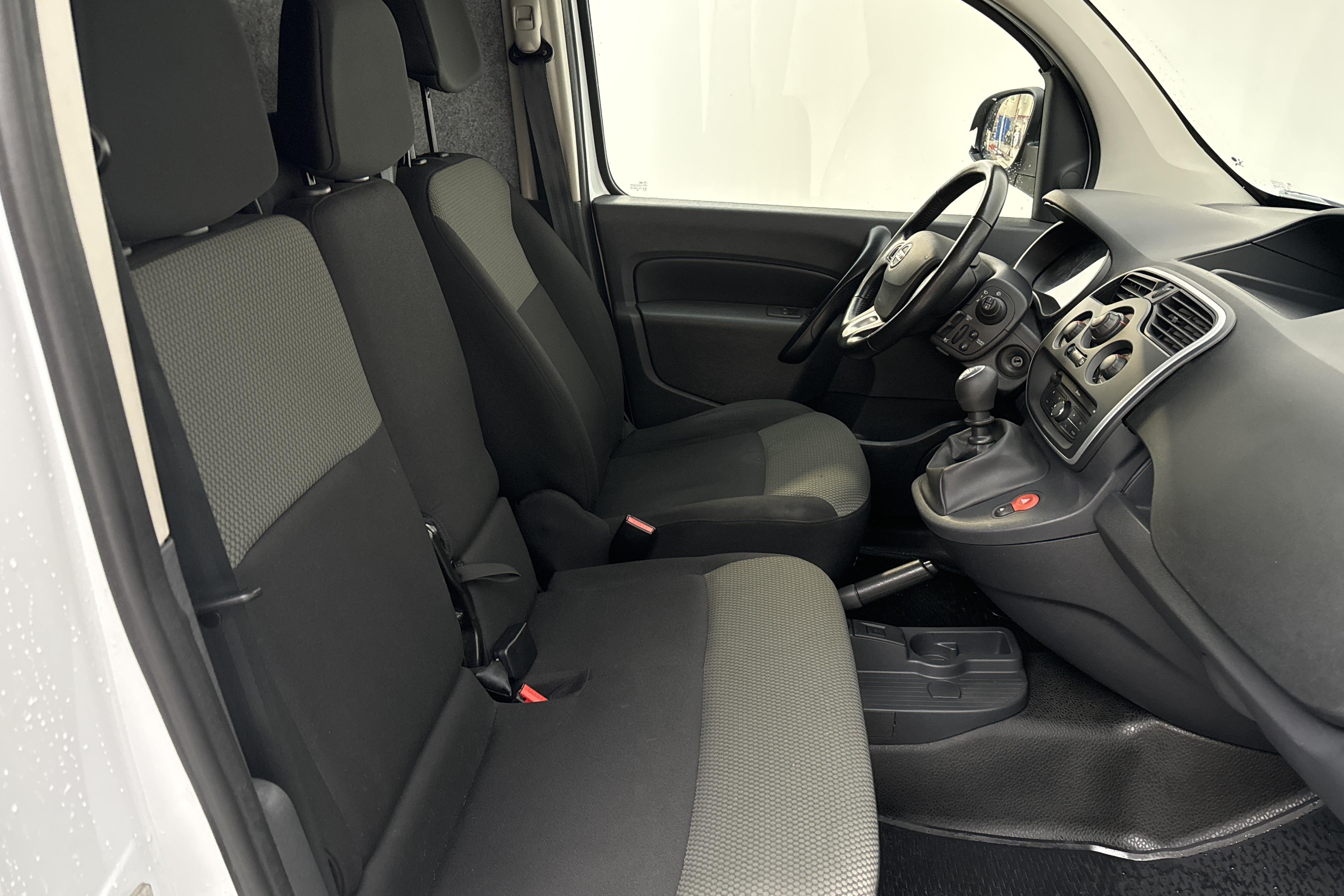 Nissan NV250 1.5 dCi (115hk) - 153 500 km - Manuaalinen - valkoinen - 2021