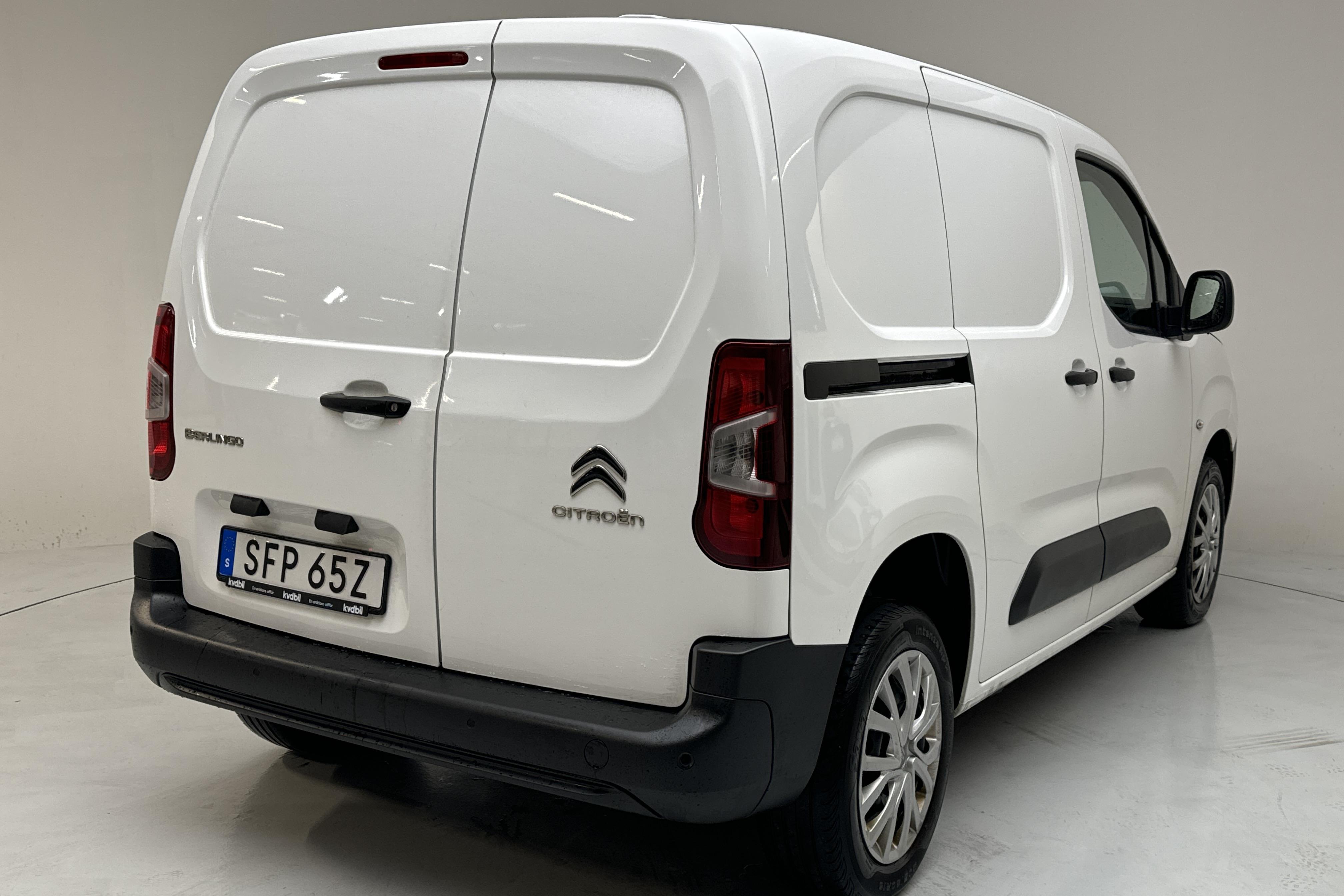 Citroen Berlingo 1.5 BlueHDi Skåp (130hk) - 150 440 km - Automaattinen - valkoinen - 2021