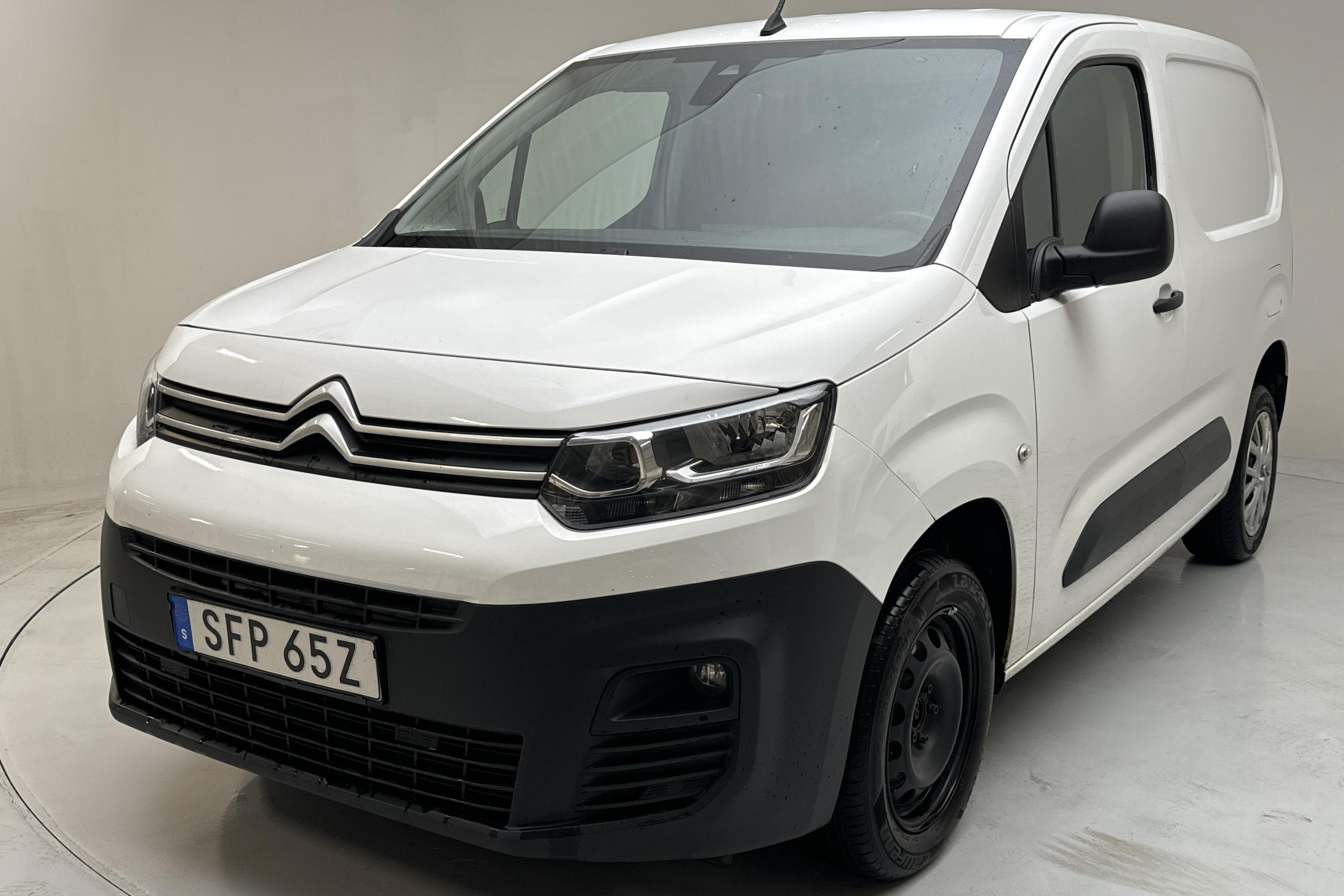 Citroen Berlingo 1.5 BlueHDi Skåp (130hk) - 150 440 km - Automaatne - valge - 2021