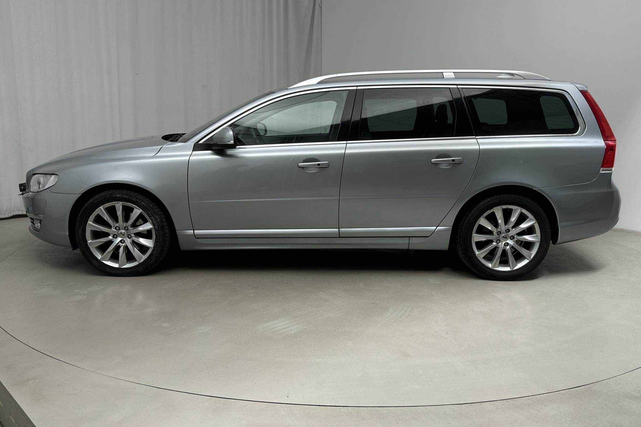 Volvo V70 II D4 AWD (215hk) - 147 860 km - Automaattinen - hopea - 2015