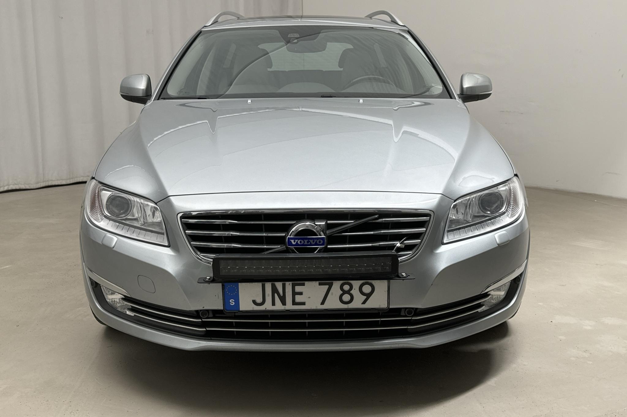 Volvo V70 II D4 AWD (215hk) - 147 860 km - Automaattinen - hopea - 2015