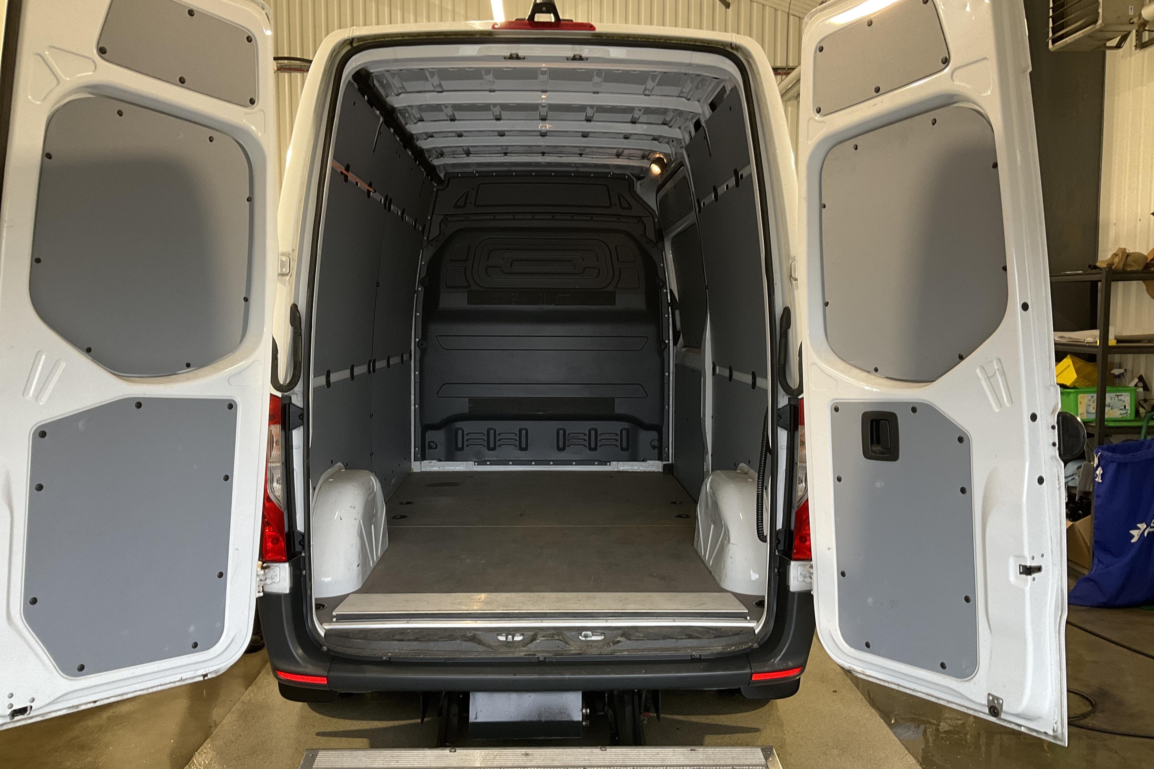 Mercedes Sprinter 314 CDI Skåp 2WD (143hk) - 112 150 km - Automatyczna - biały - 2019