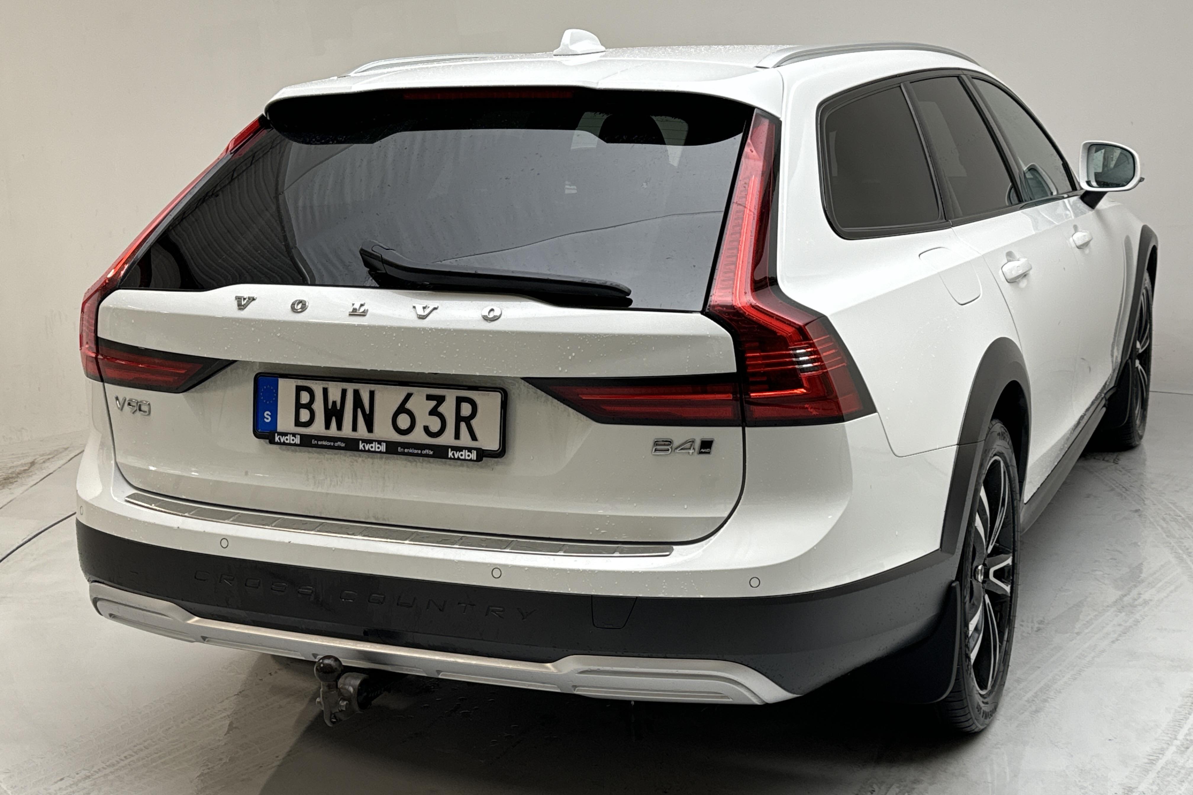 Volvo V90 B4 Cross Country AWD Mildhybrid, Diesel (197hk) - 178 050 km - Automaatne - valge - 2021