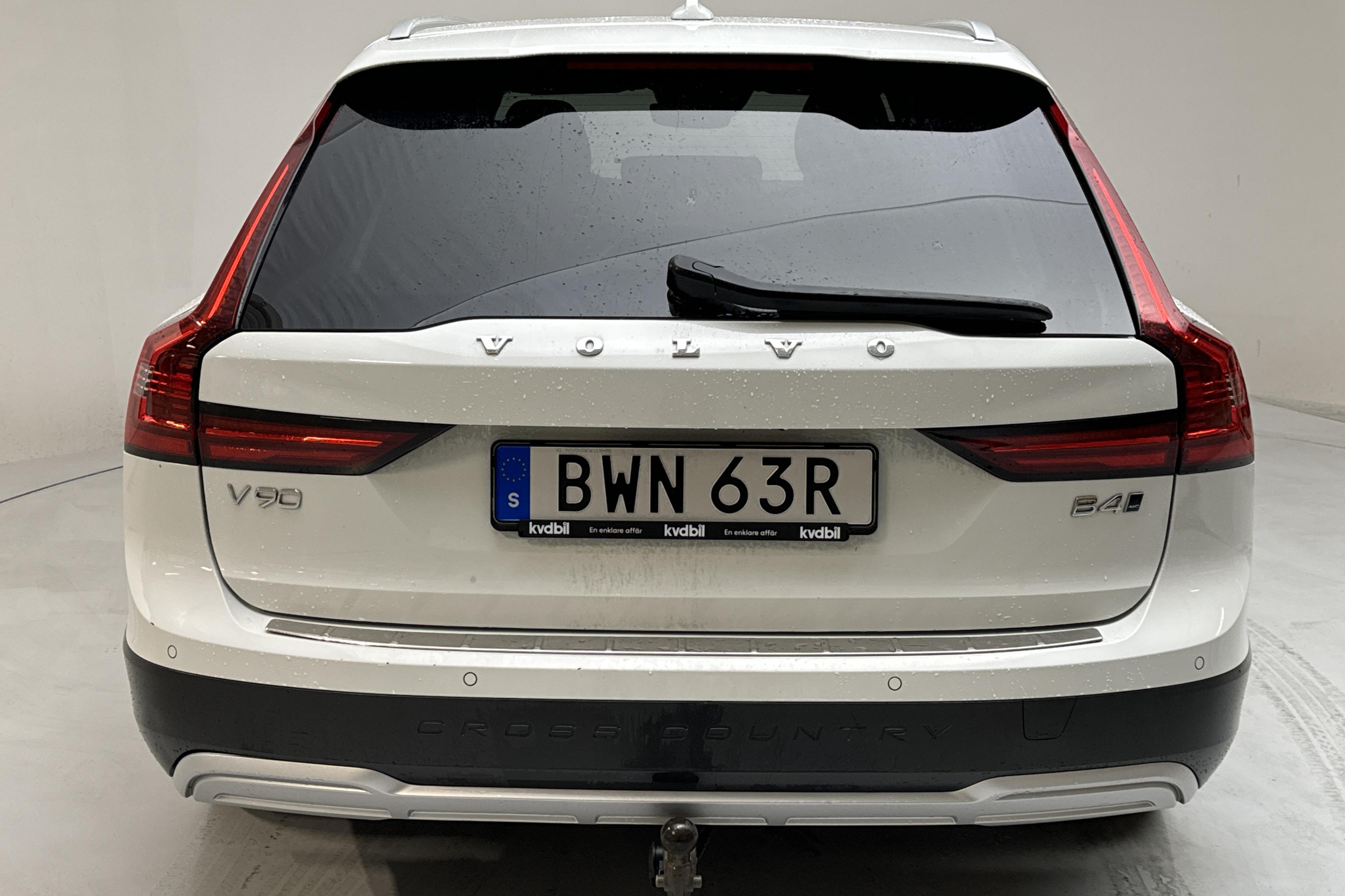 Volvo V90 B4 Cross Country AWD Mildhybrid, Diesel (197hk) - 17 805 mil - Automat - vit - 2021