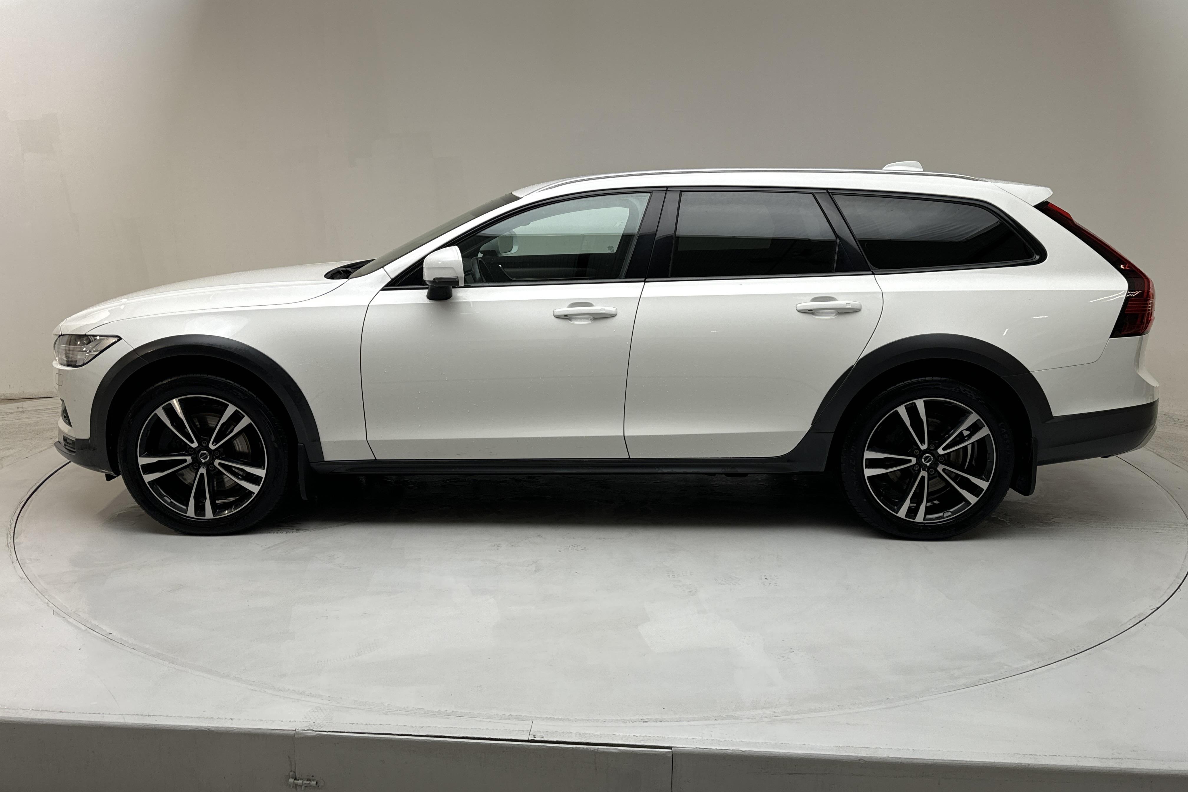 Volvo V90 B4 Cross Country AWD Mildhybrid, Diesel (197hk) - 178 050 km - Automatyczna - biały - 2021