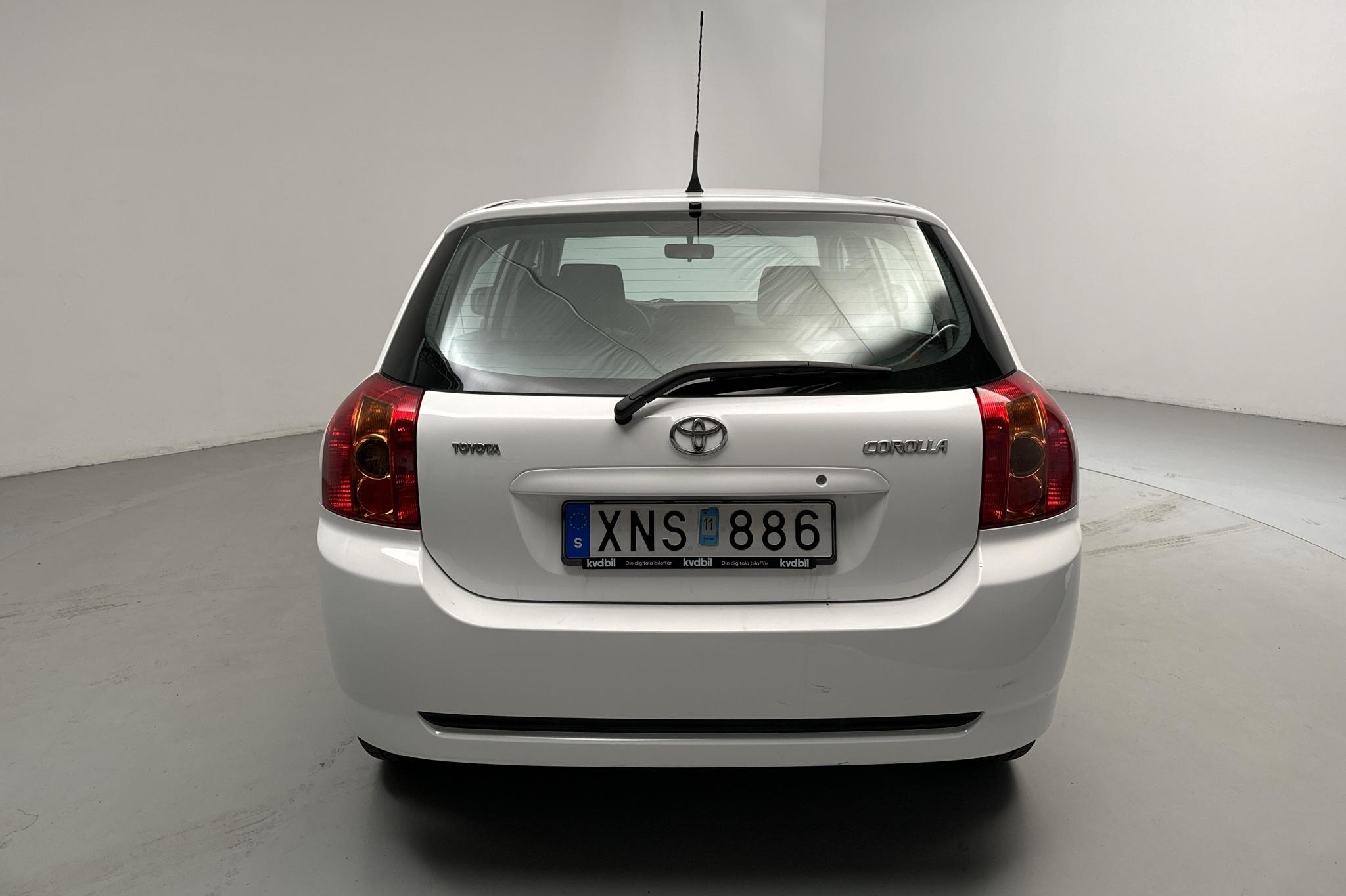 Toyota Corolla 1.6 5dr (110hk) - 9 472 mil - Automat - vit - 2005