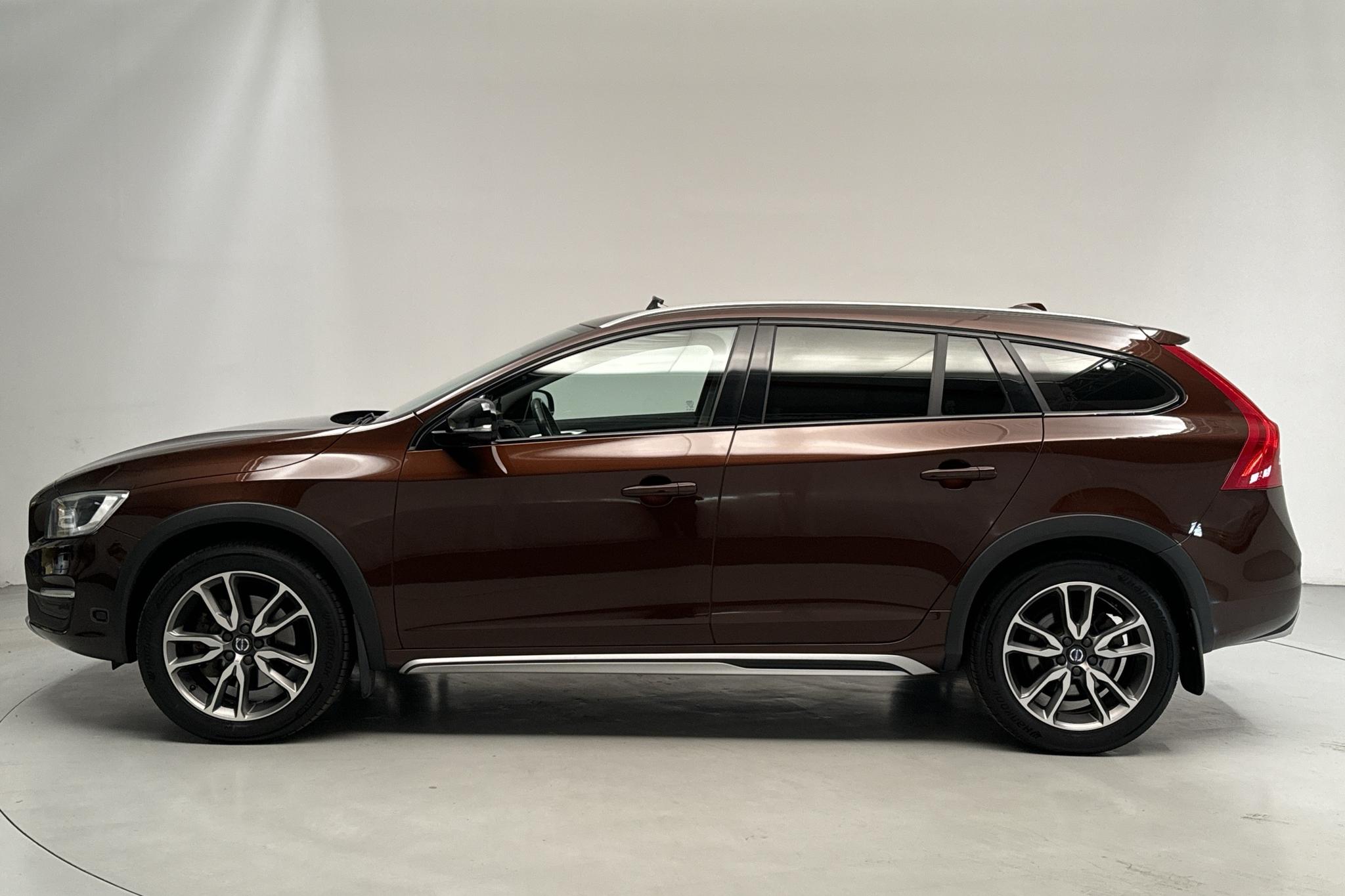 Volvo V60 D4 Cross Country (190hk) - 124 820 km - Automatic - brown - 2018