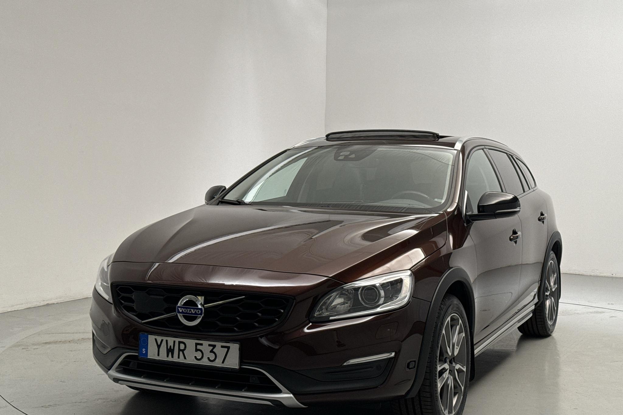 Volvo V60 D4 Cross Country (190hk) - 124 820 km - Automatyczna - brązowy - 2018