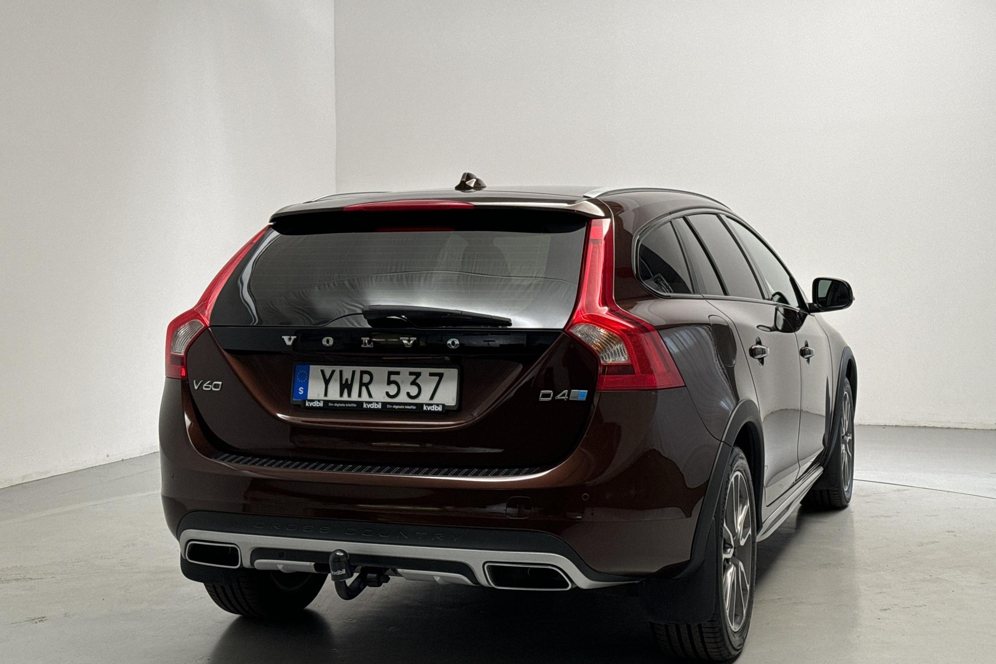 Volvo V60 D4 Cross Country (190hk) - 124 820 km - Automatyczna - brązowy - 2018