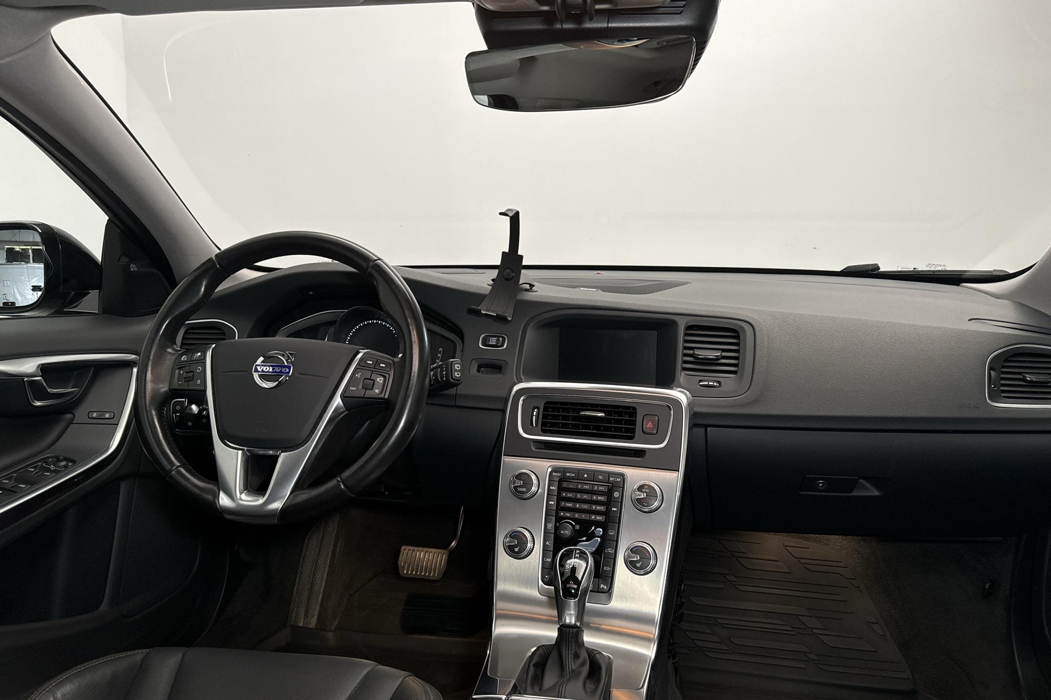 Volvo V60 D4 Cross Country (190hk) - 124 820 km - Automatyczna - brązowy - 2018