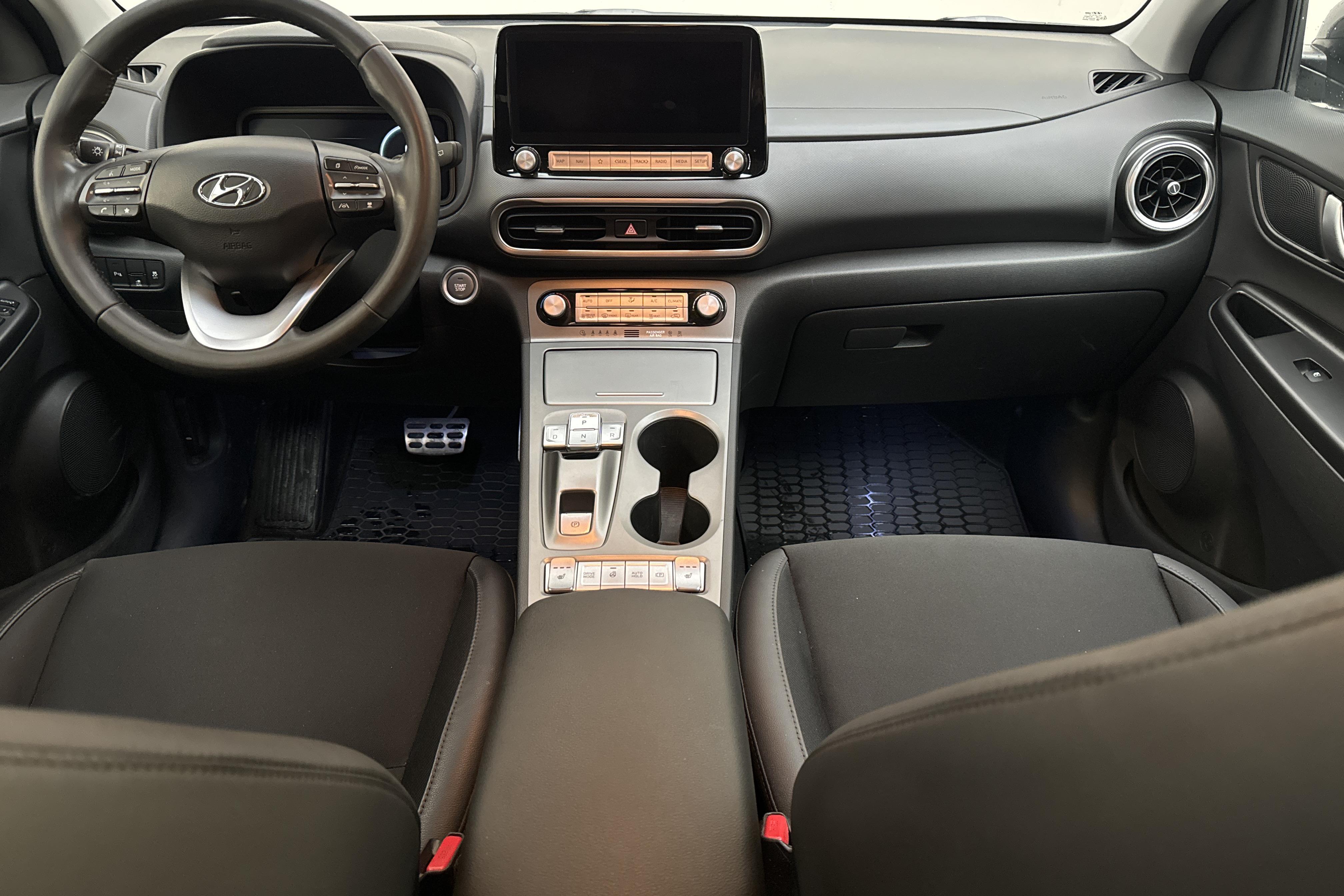 Hyundai Kona Electric Standard Range 39kWh (136hk) - 95 240 km - Automaatne - hall - 2022