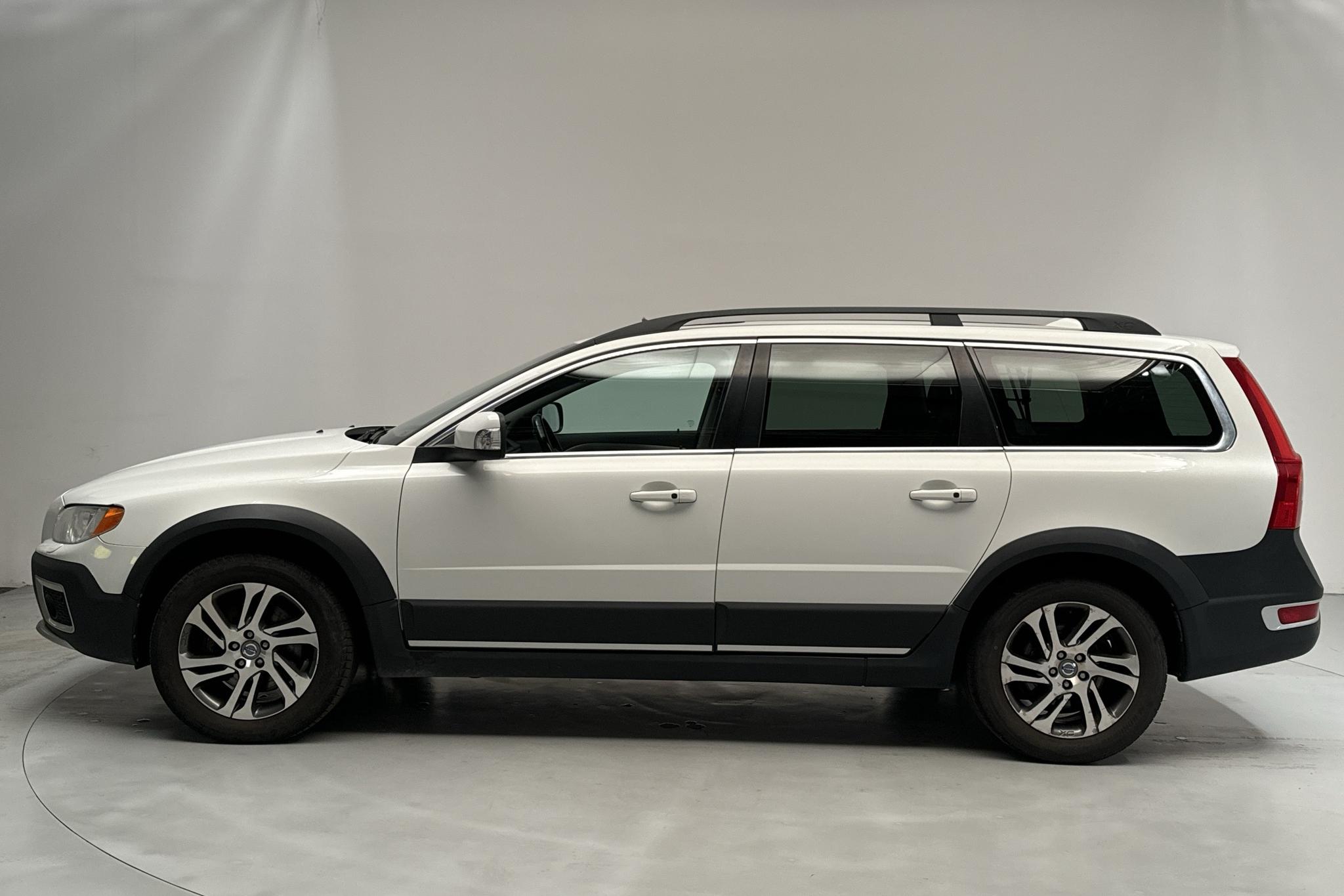 Volvo XC70 II D4 AWD (163hk) - 276 950 km - Automatic - white - 2013