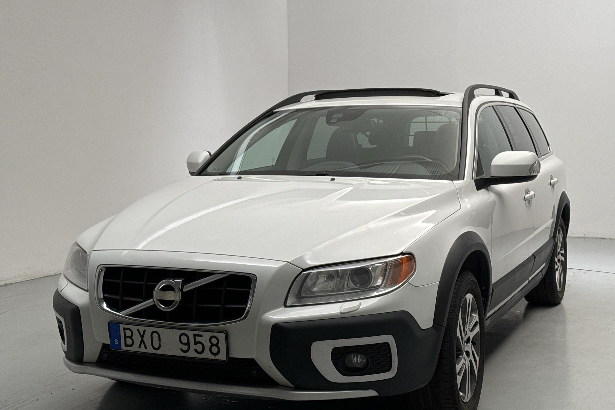 Volvo XC70 II D4 AWD (163hk) - 276 950 km - Automatyczna - biały - 2013