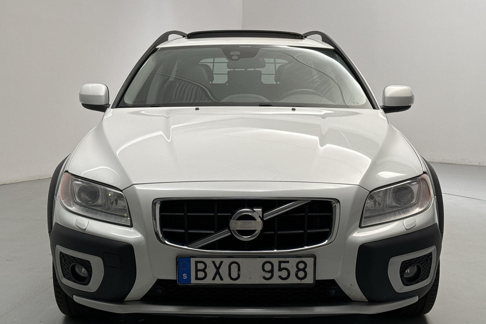 Volvo XC70 II D4 AWD (163hk) - 276 950 km - Automaattinen - valkoinen - 2013