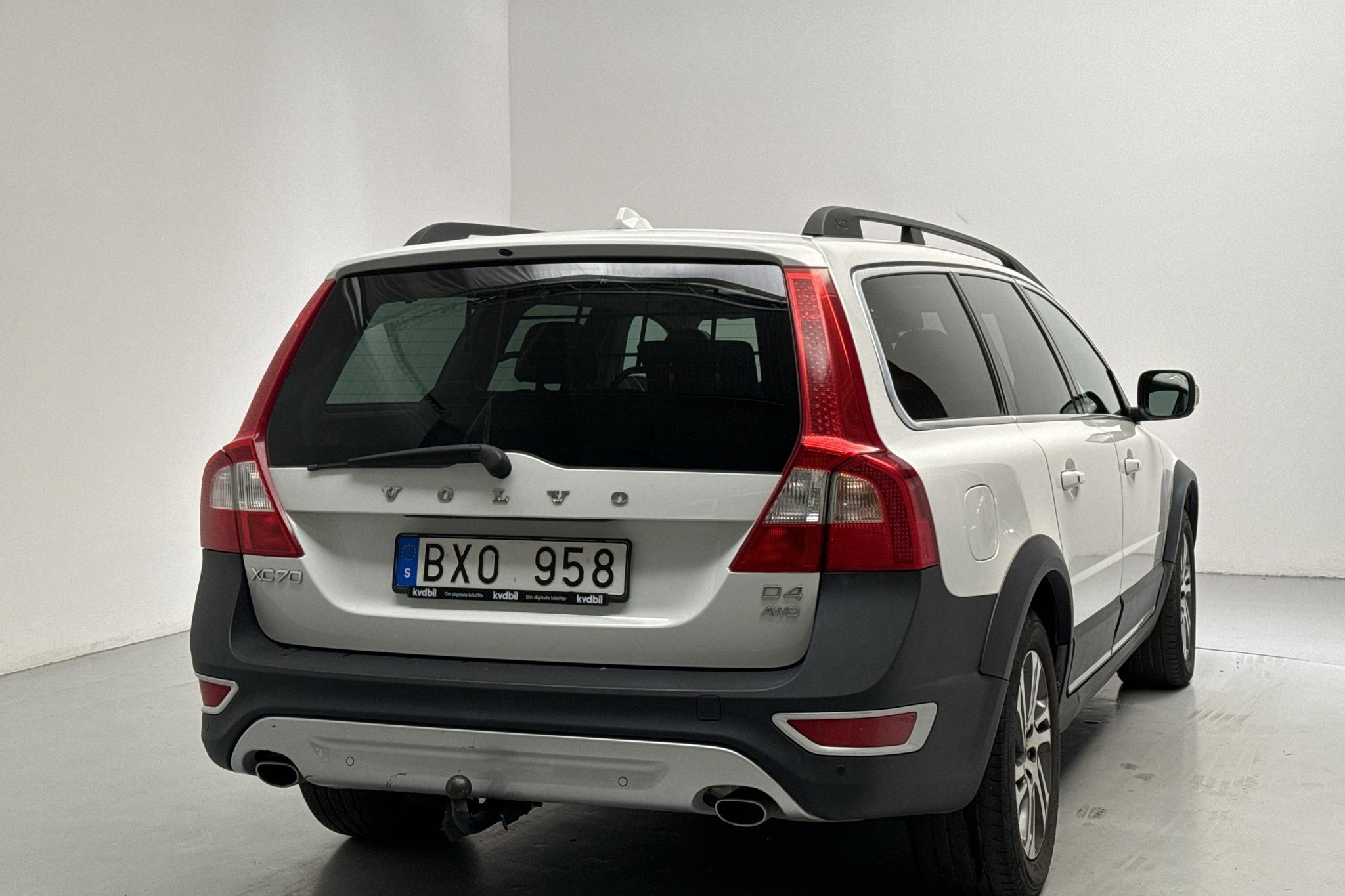 Volvo XC70 II D4 AWD (163hk) - 276 950 km - Automatic - white - 2013