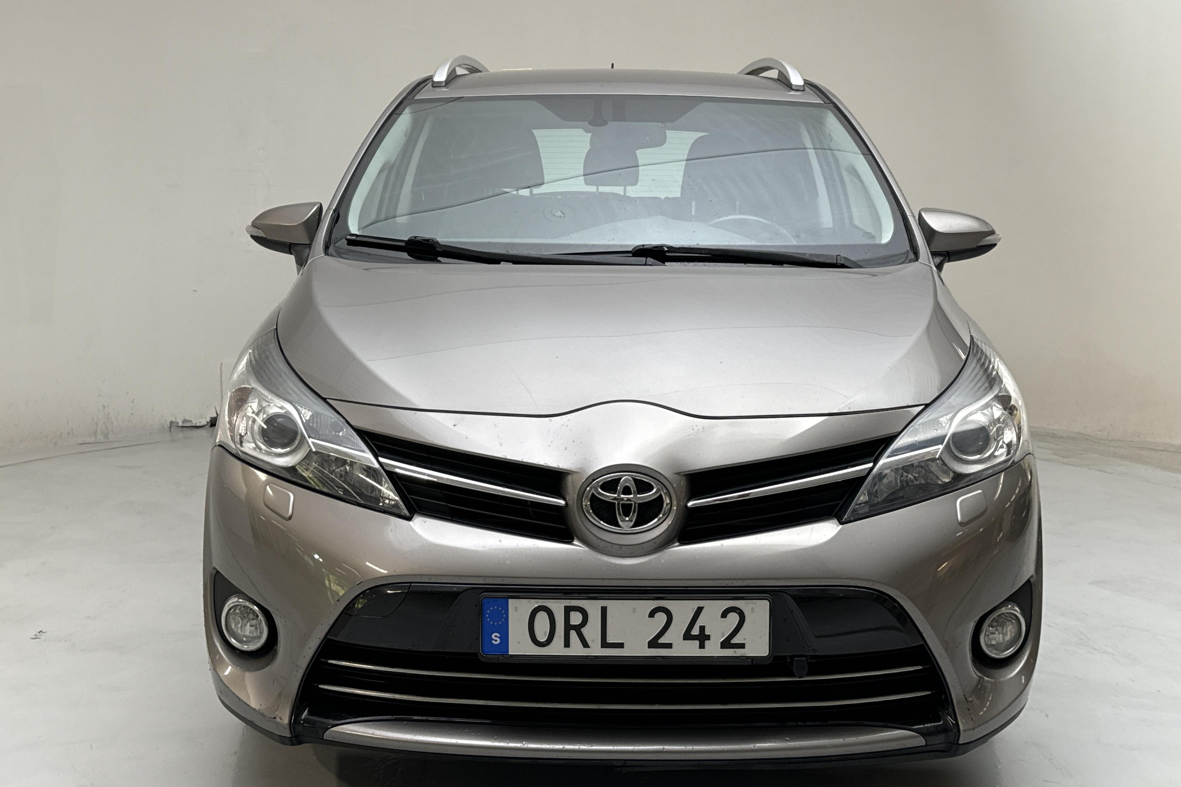 Toyota Verso 1.6 D-4D DPF (112hk) - 165 770 km - Manualna - brązowy - 2015