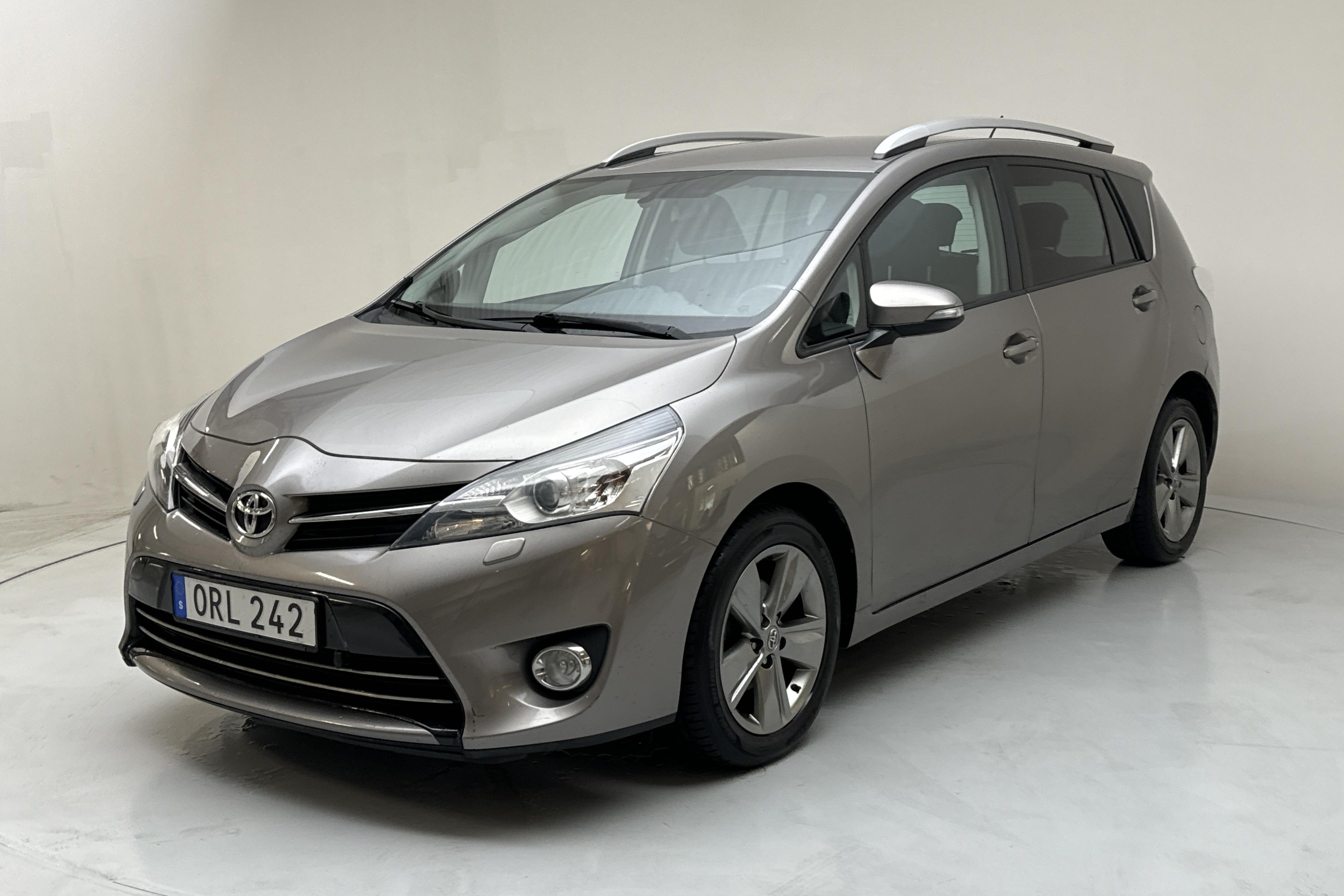 Toyota Verso 1.6 D-4D DPF (112hk) - 165 770 km - Manualna - brązowy - 2015